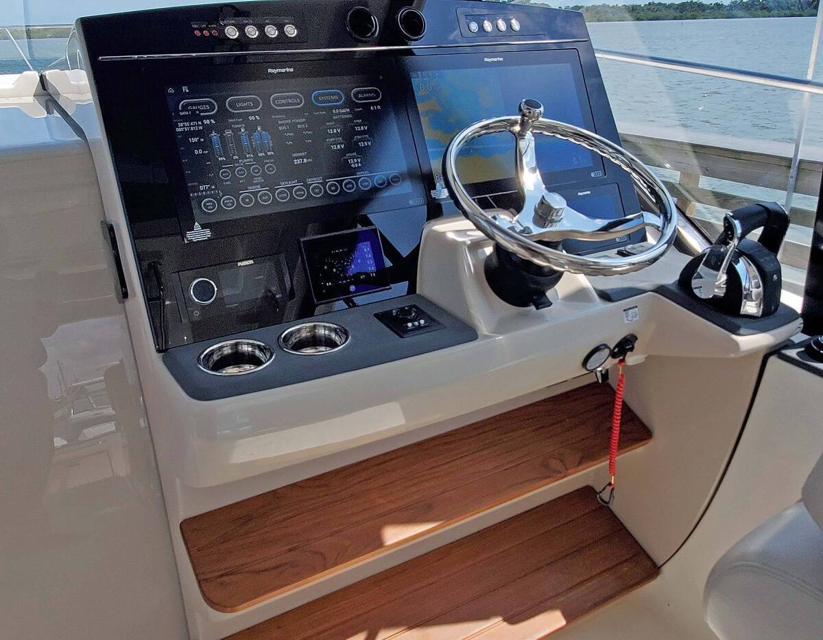 Boston Whaler 405 Conquest