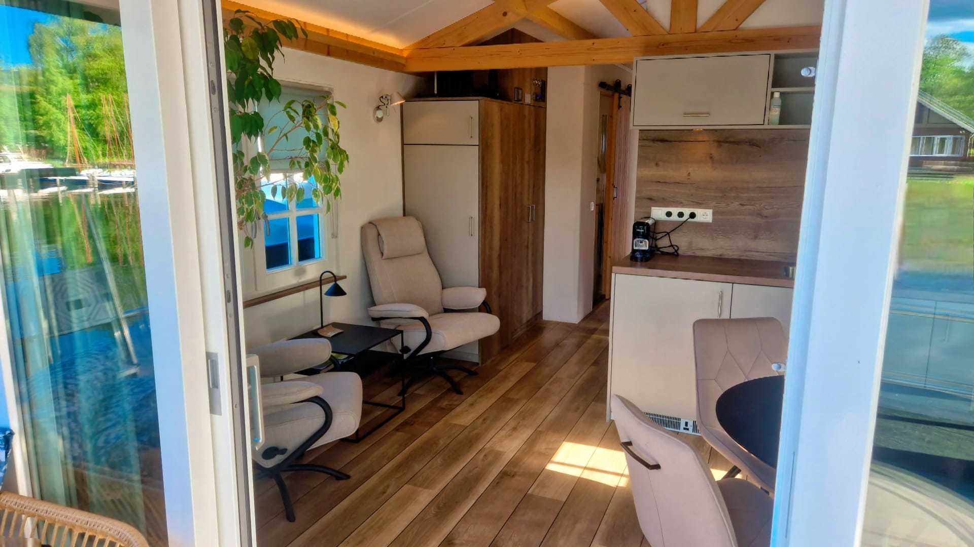 HOMESHIP Houseboat In AMSTERDAM -ZUID VaarChalet 1250D Luxe Goed Varende Houseboat