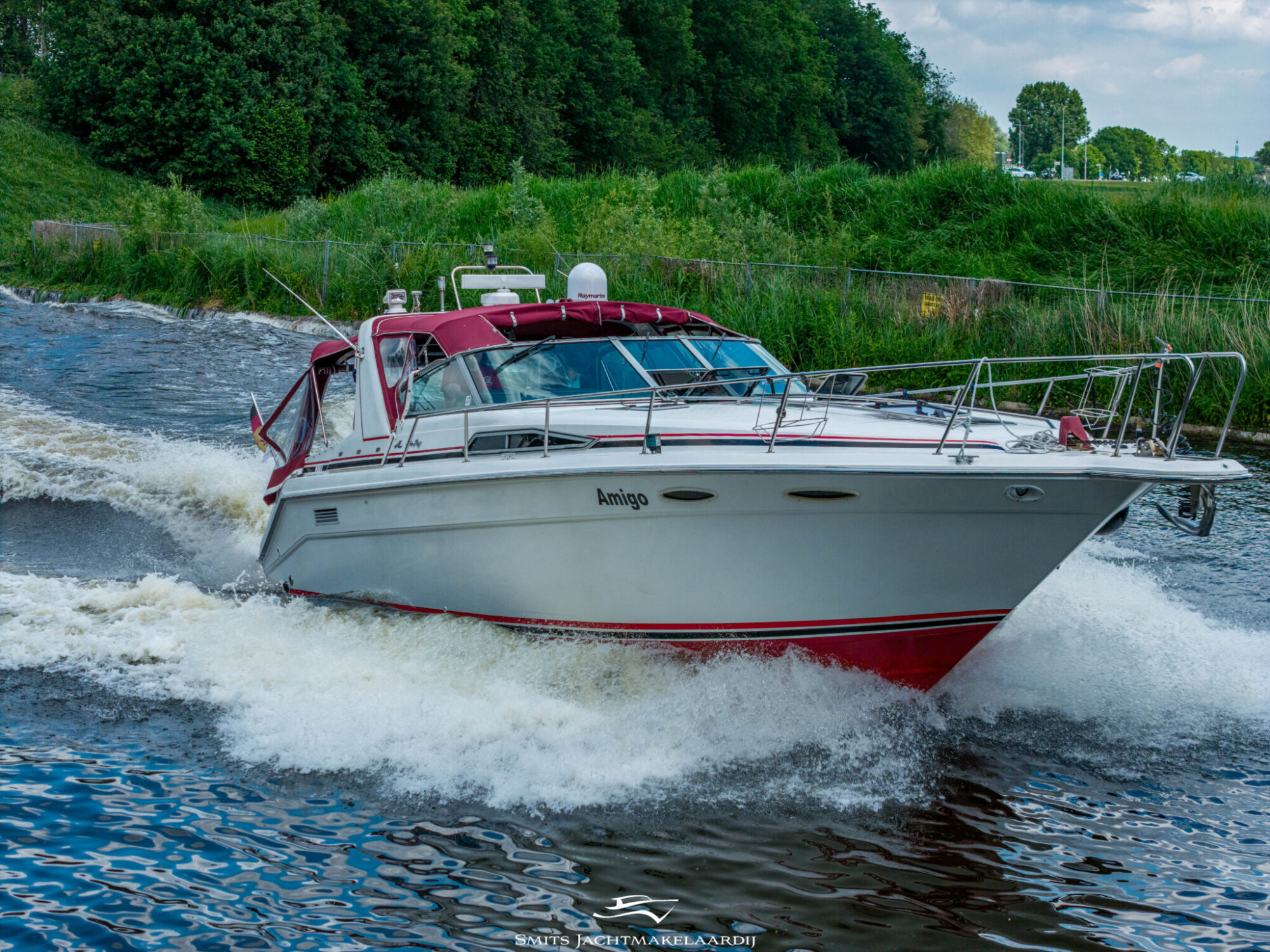 Sea Ray 370 Express Cruiser