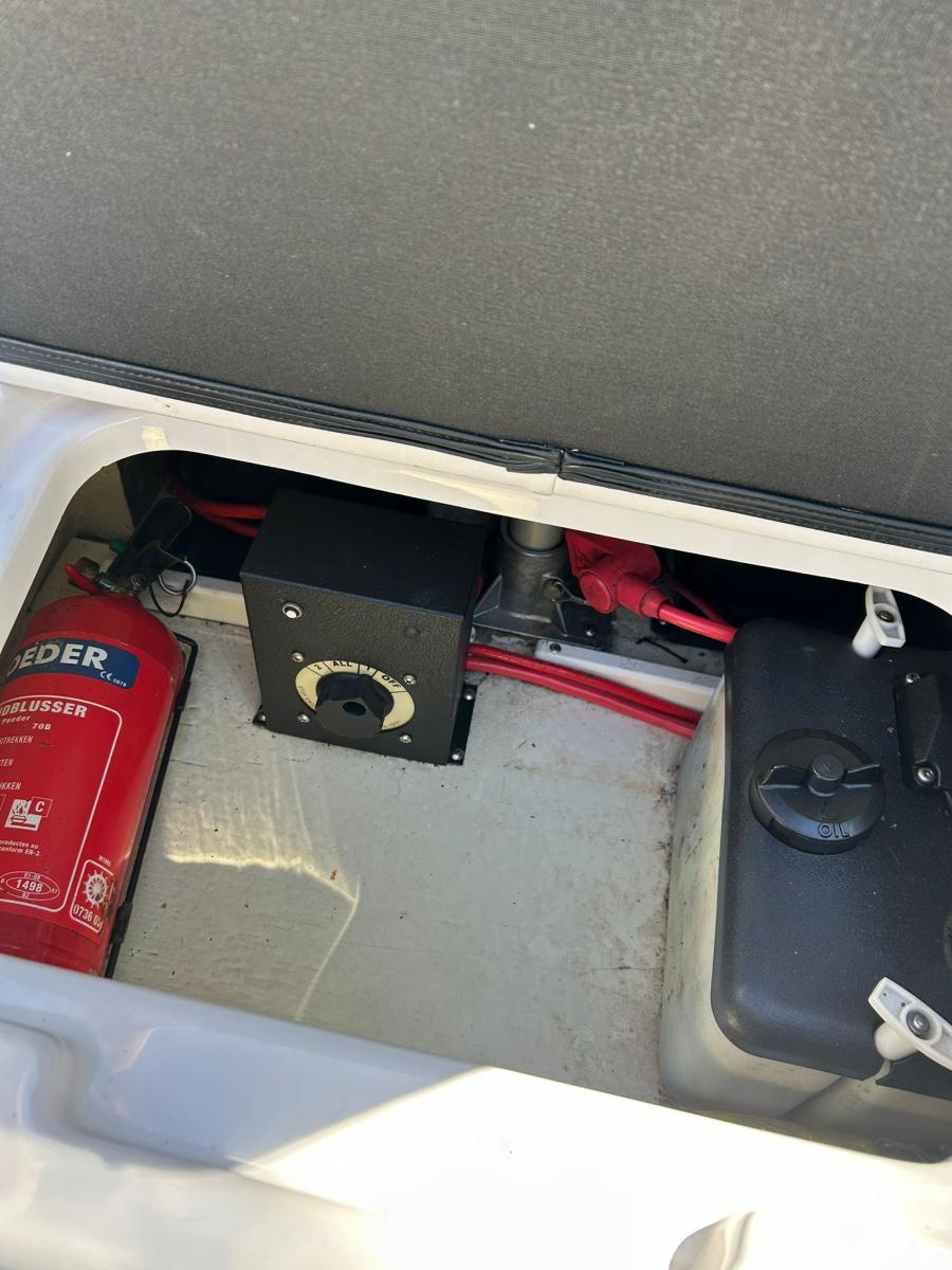 Four Winns H180 outboard