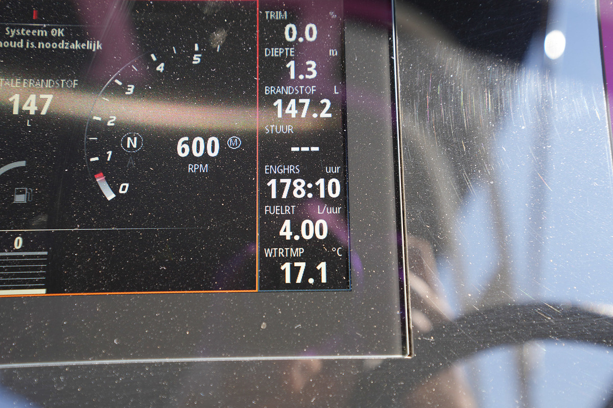 Sea Ray Sundancer 290