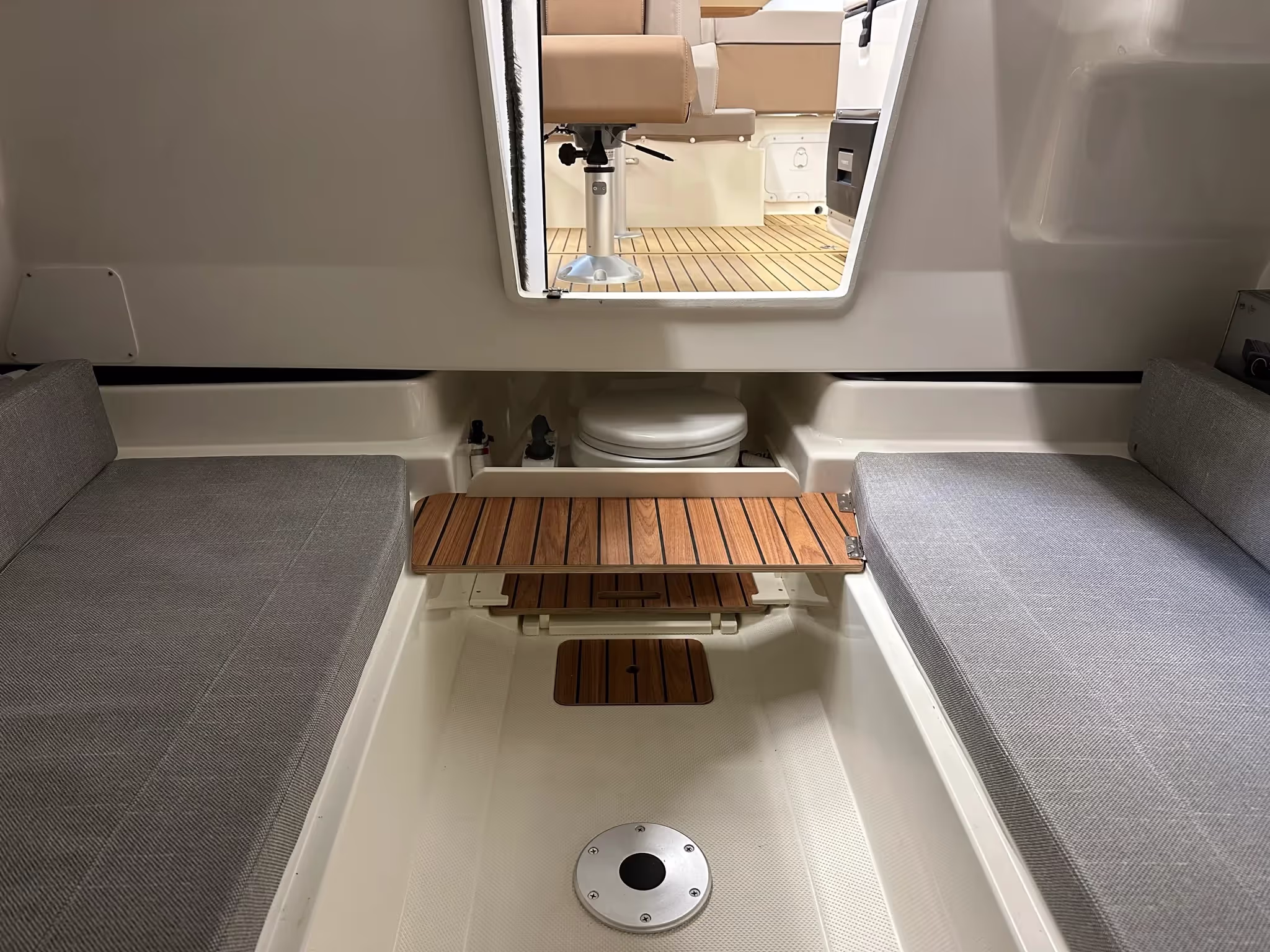 Quicksilver 755 Sundeck