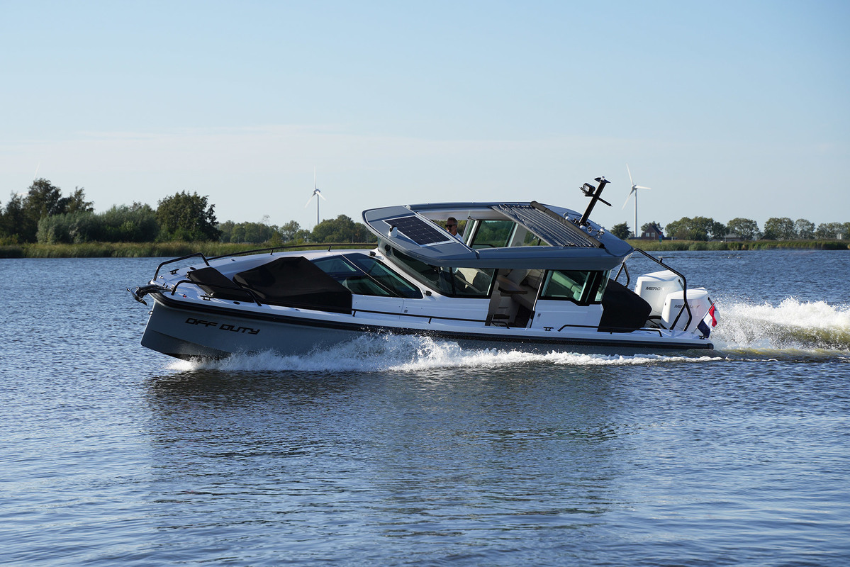 Axopar 37 XC Cross Cabin Mediterrana Edition