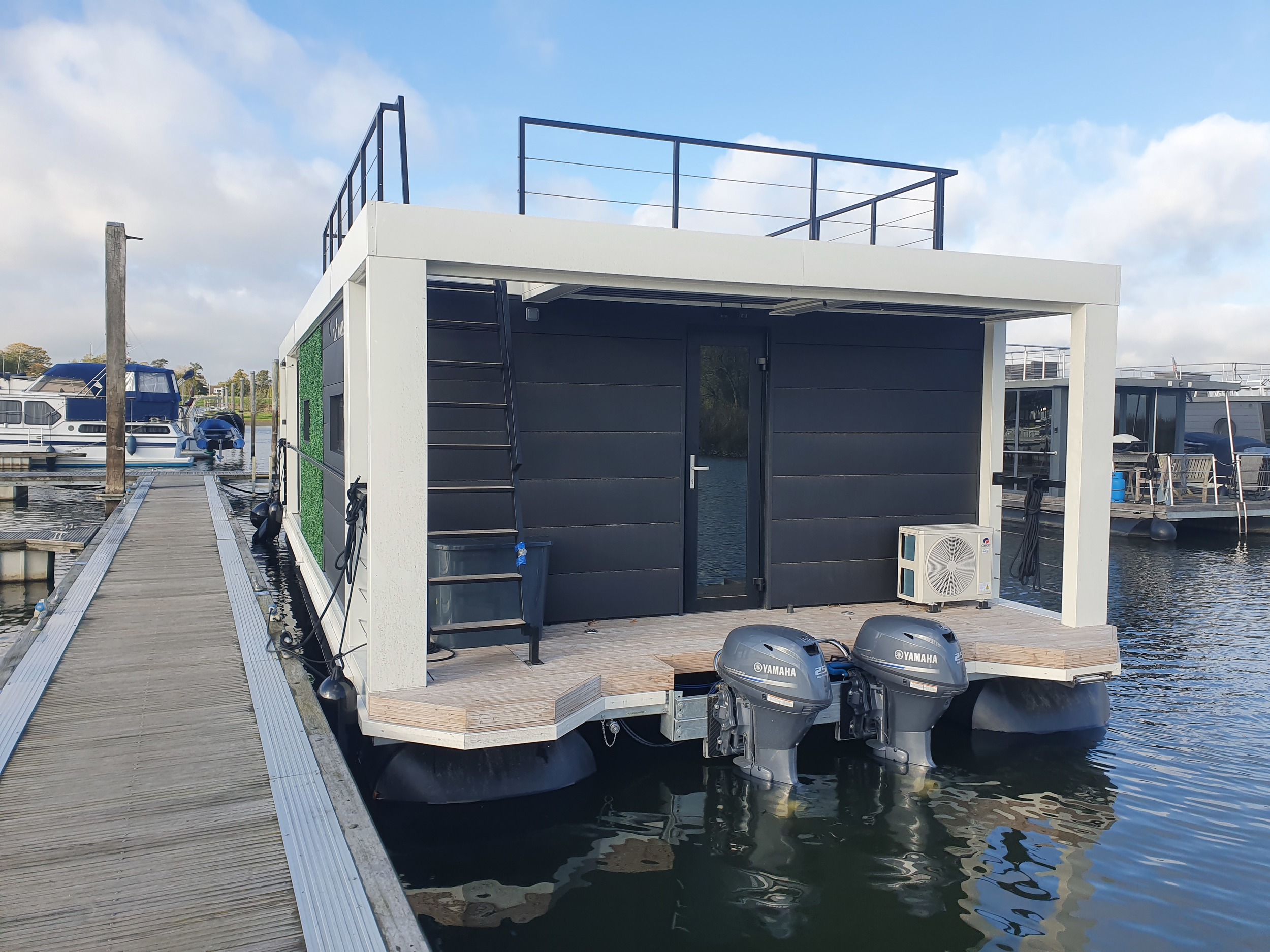 La Mare Houseboat Modern 16 ProLine