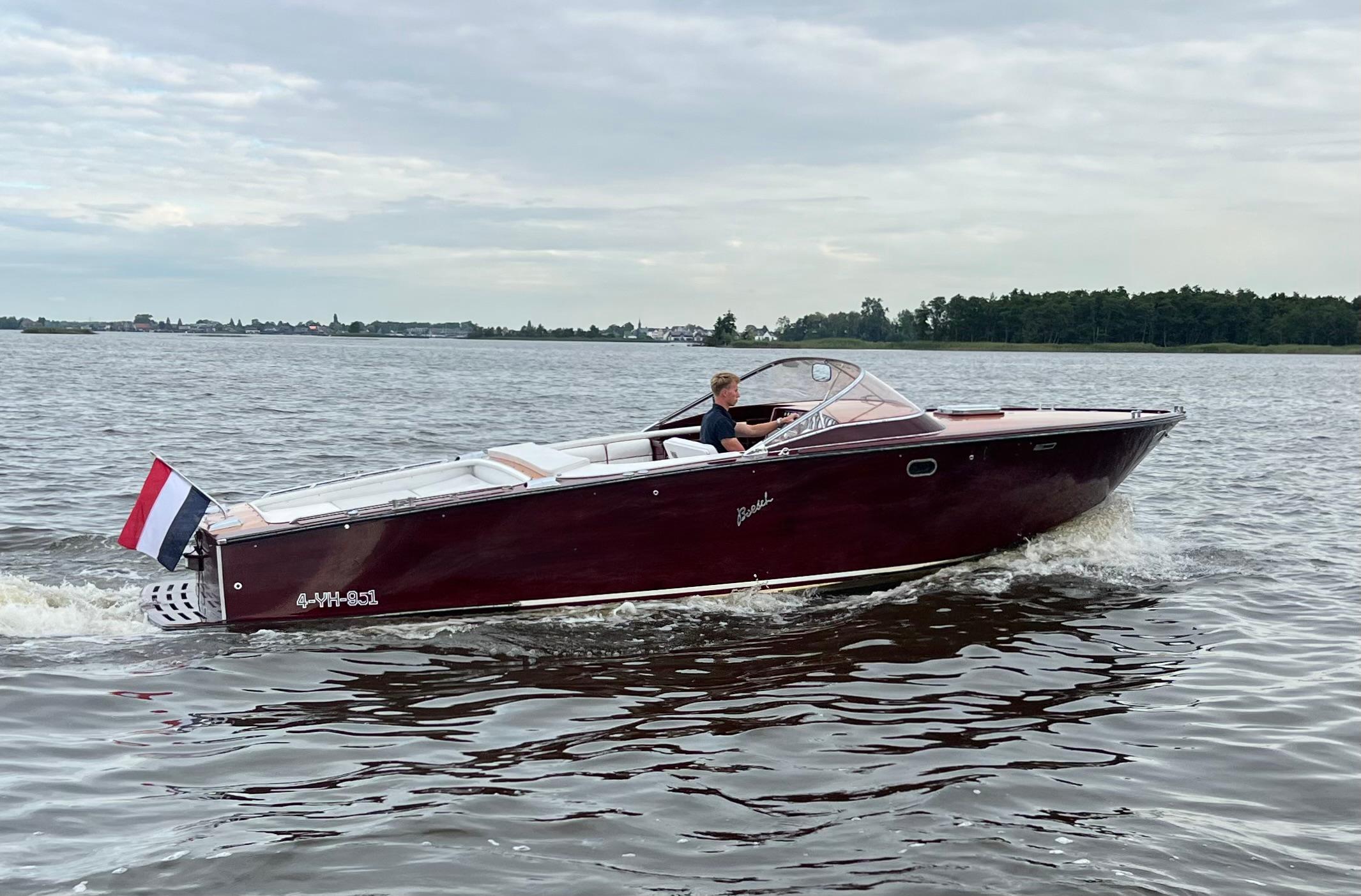 Boesch 850 Runabout Deluxe