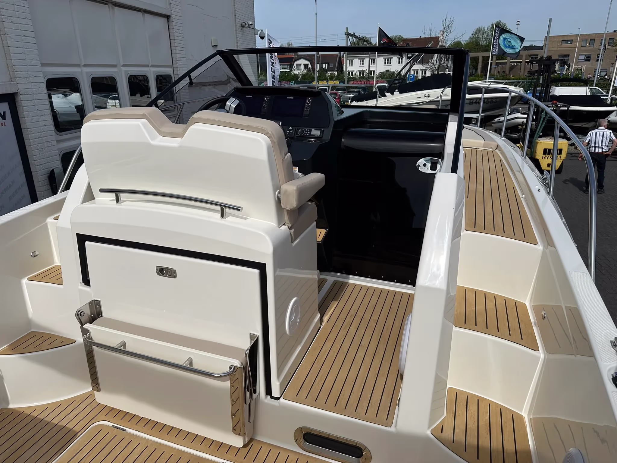Quicksilver 875 Sundeck