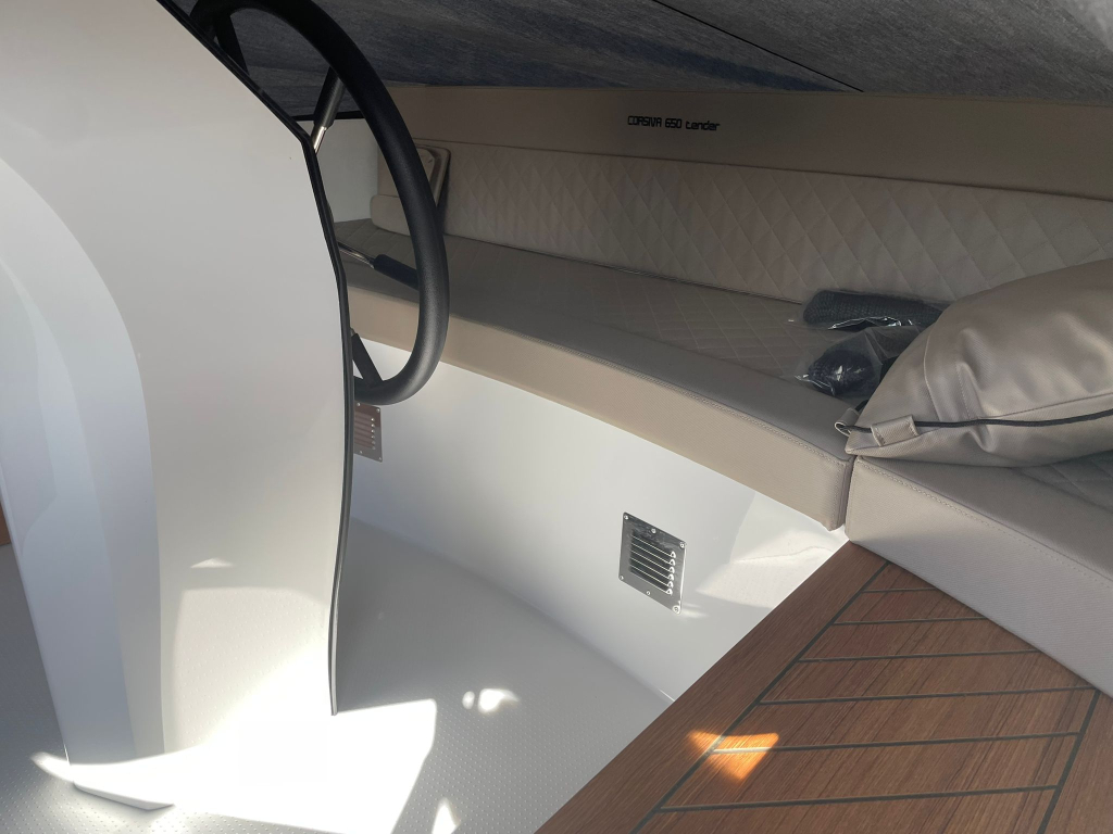 Corsiva 650 Tender zwart wit DEMO