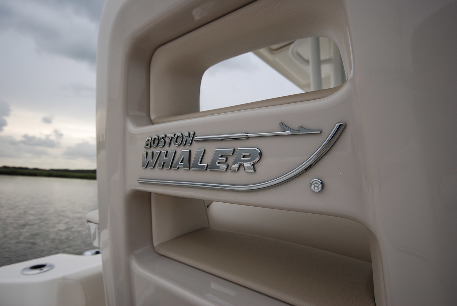 Boston Whaler 330 Outrage
