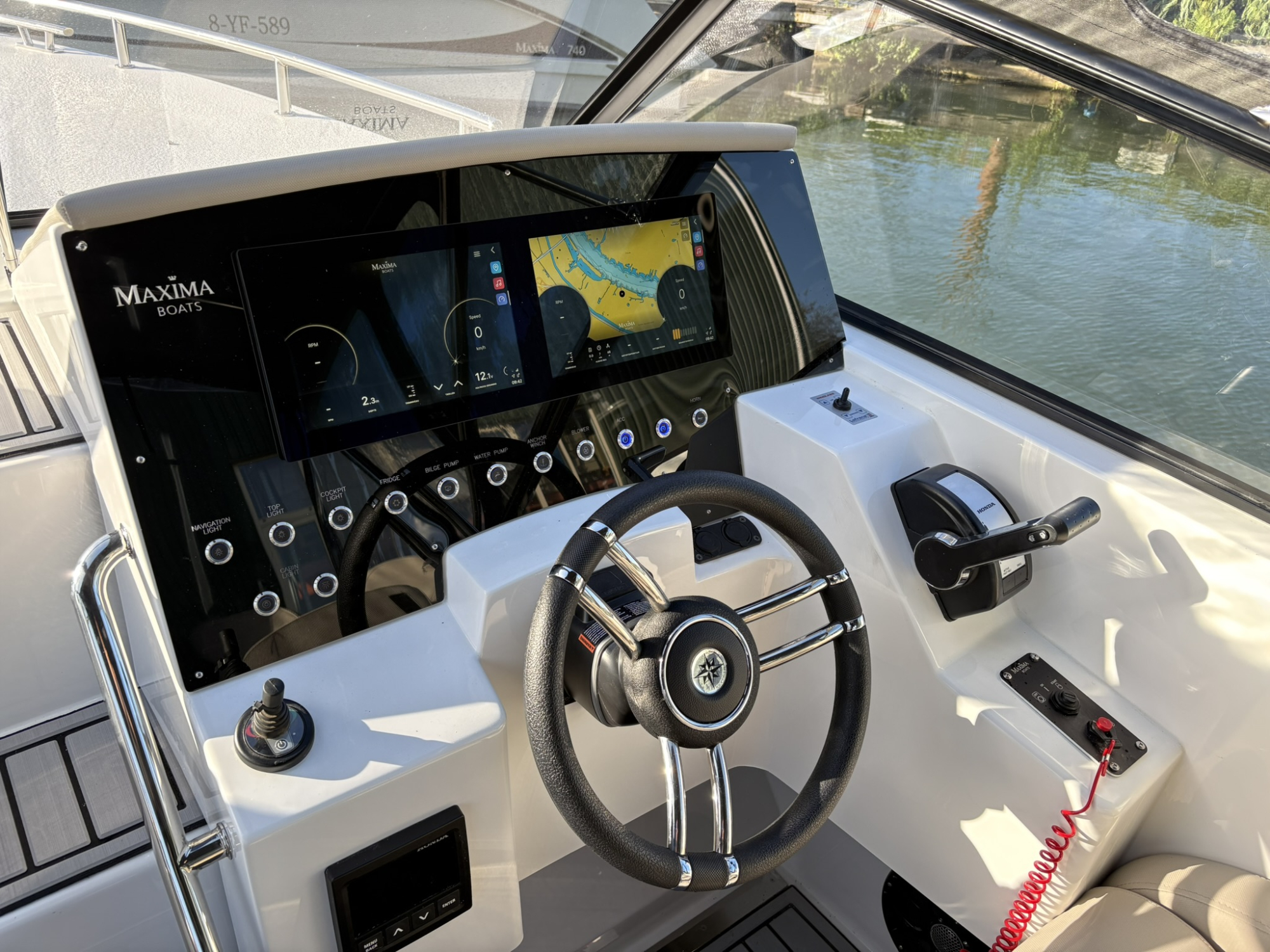 Maxima Boats 800 Cabin zwart - wit met Honda 250 pk op voorraad!