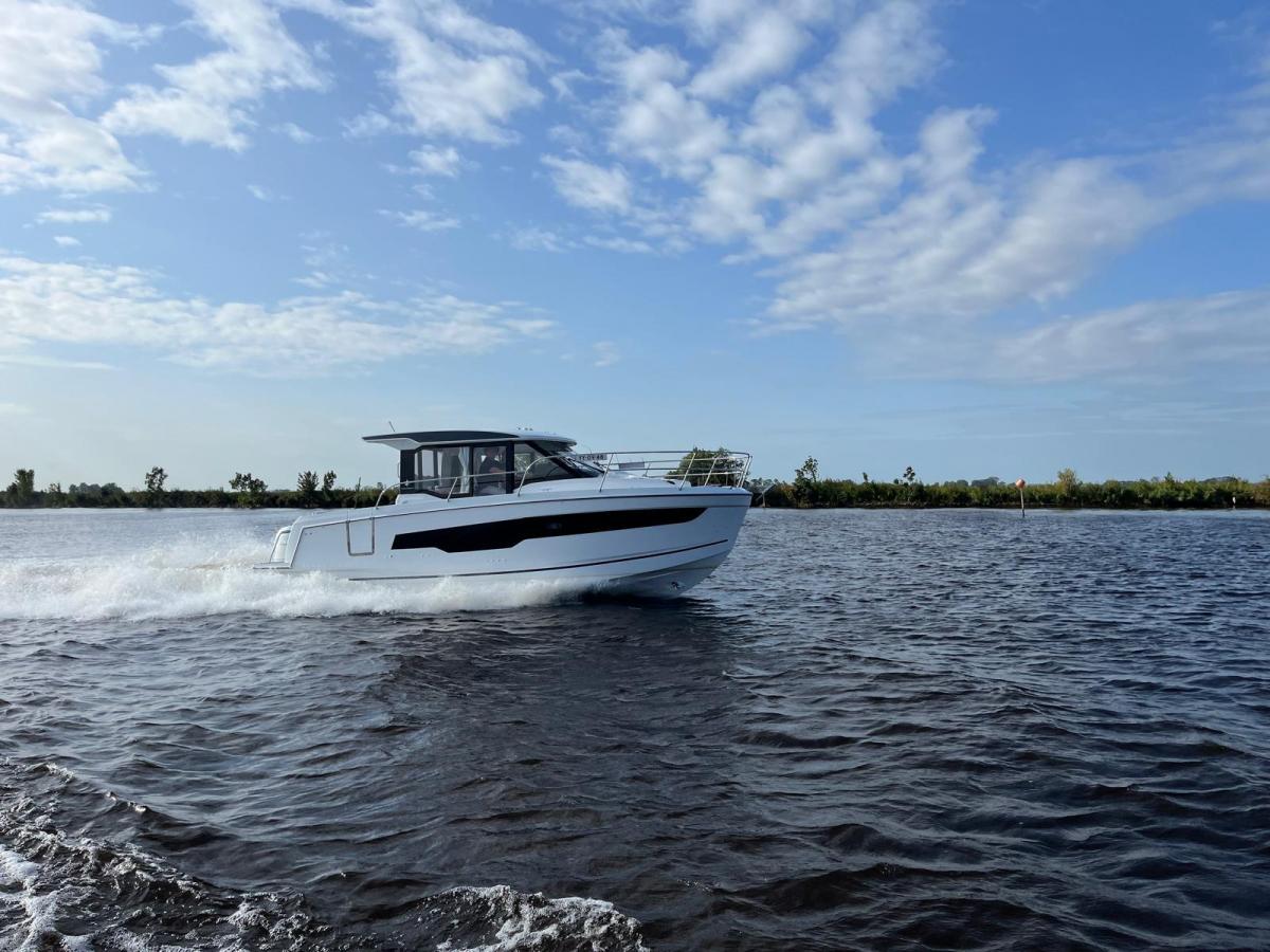 Jeanneau Merry Fisher 895 serie 2. Dit schip is aanwezig op de Yamaha stand van hiswa te water 2026.