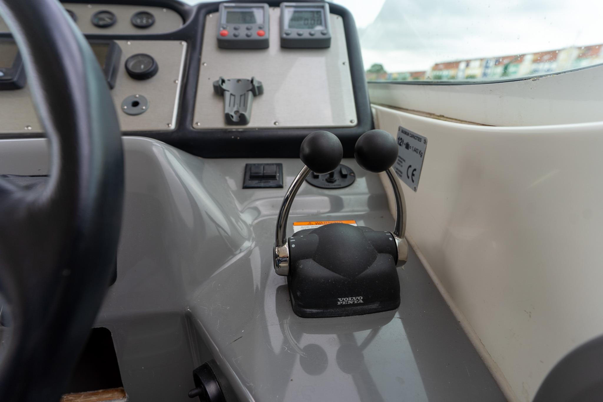 Cruisers Yachts 415 Express Motoryacht