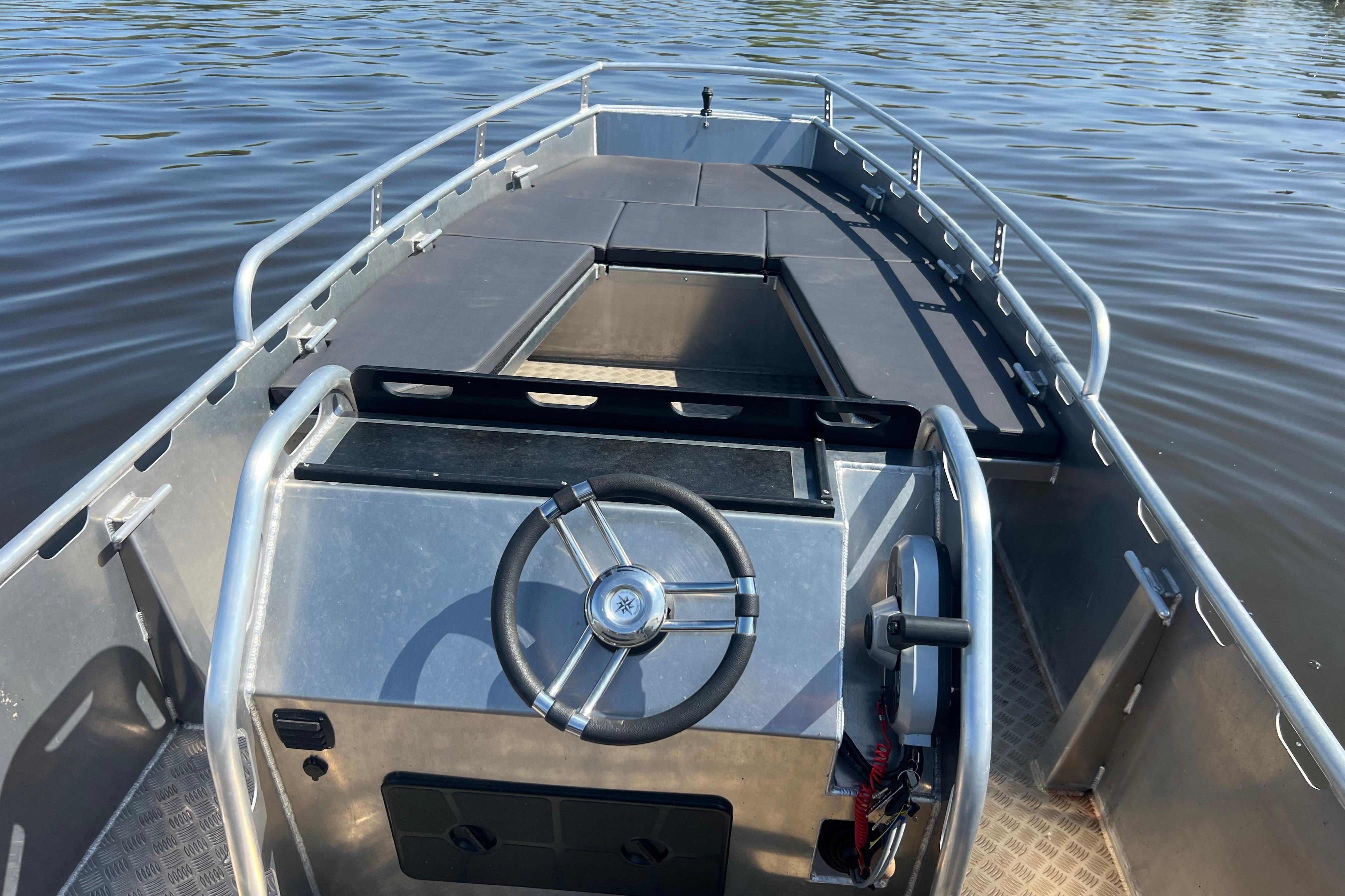 DOCK Steel 650