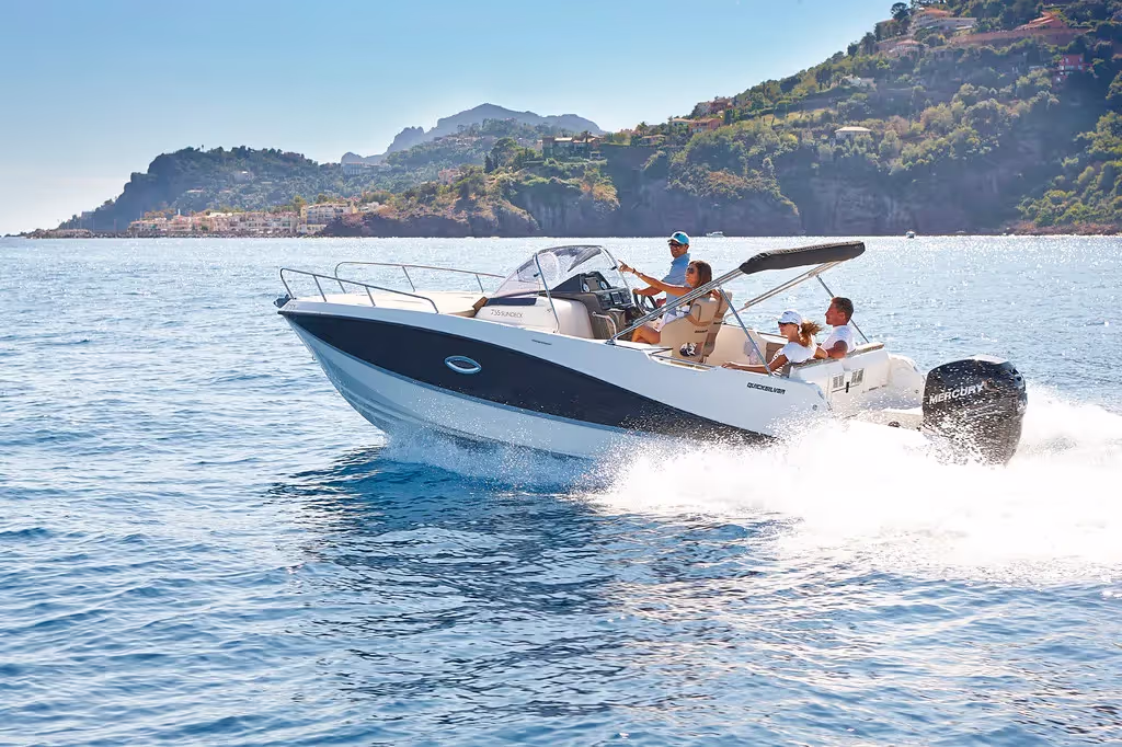 Quicksilver 755 Sundeck