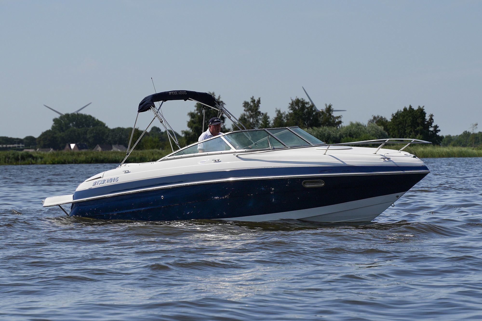 Four Winns 225 Sundowner