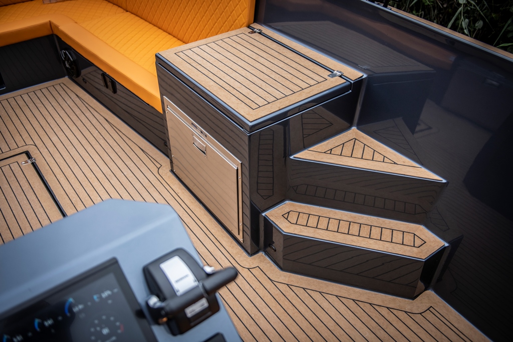 Maxima Boats 35