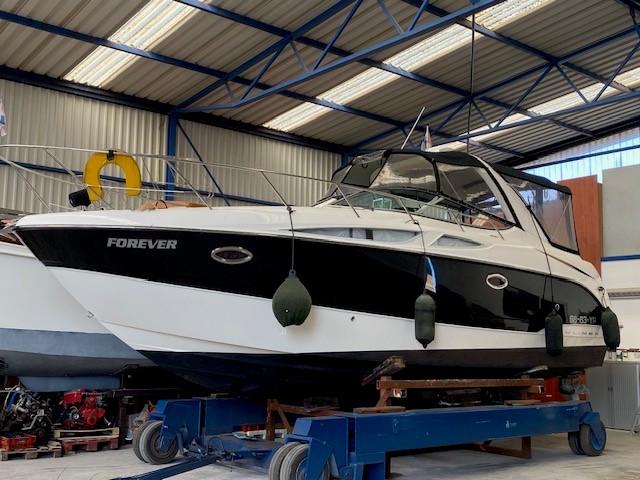 Bayliner 320 met 2x 260 pk Mercruiser van bouwjaar 2008!