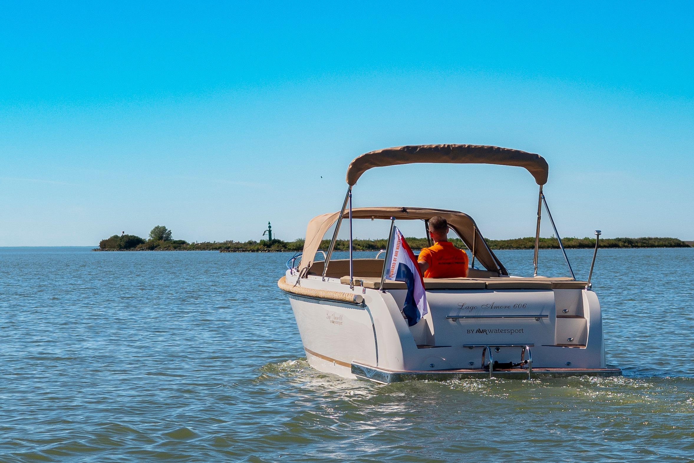 Lago Amore 606 Tender