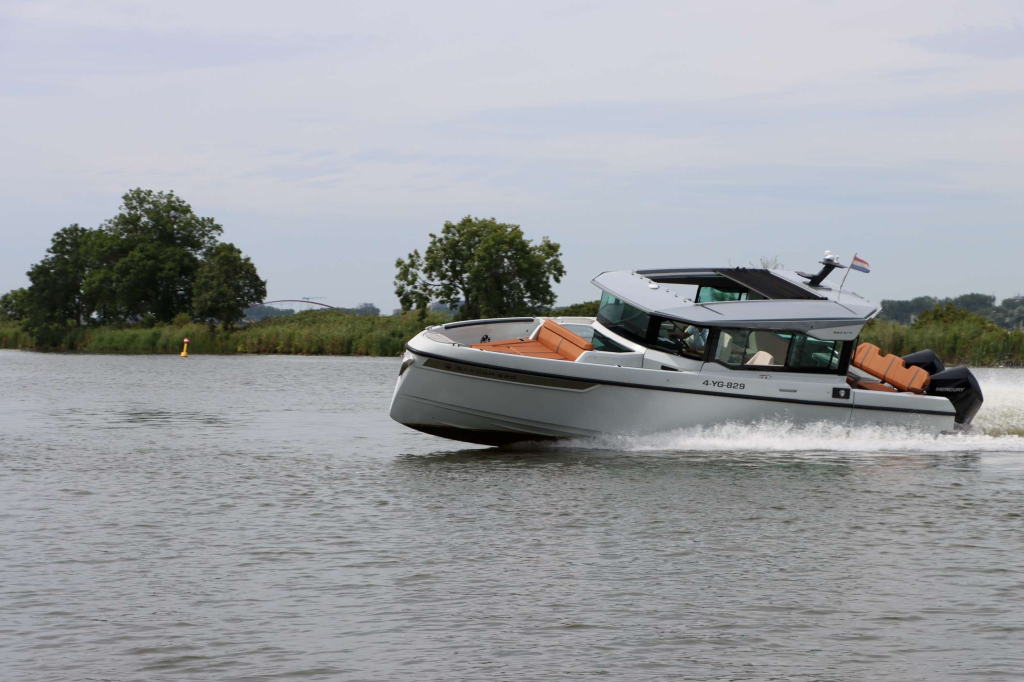 Saxdor Yachts 320 GTC