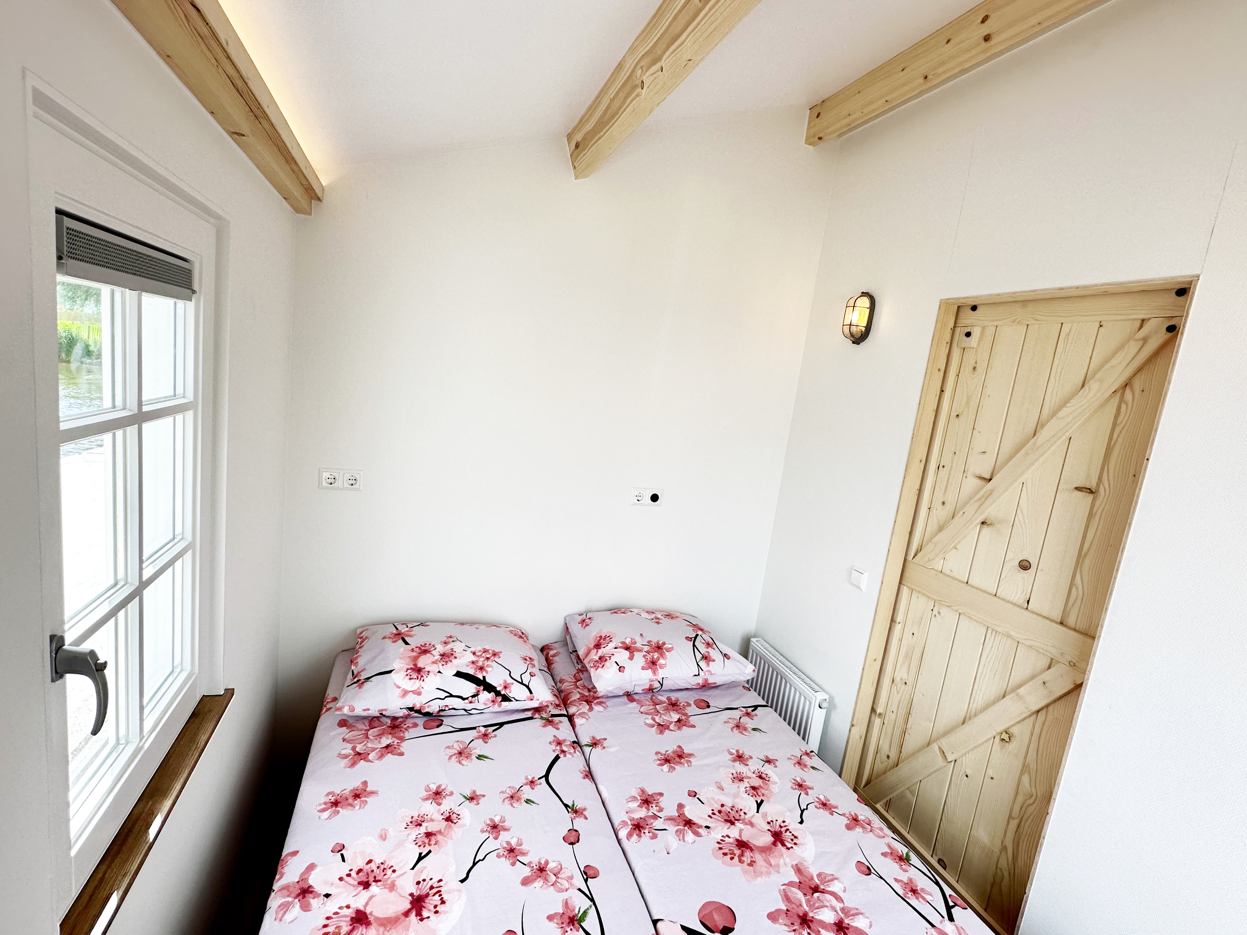 HOMESHIP VaarChalet In Amsterdam 1250D Luxe Houseboat