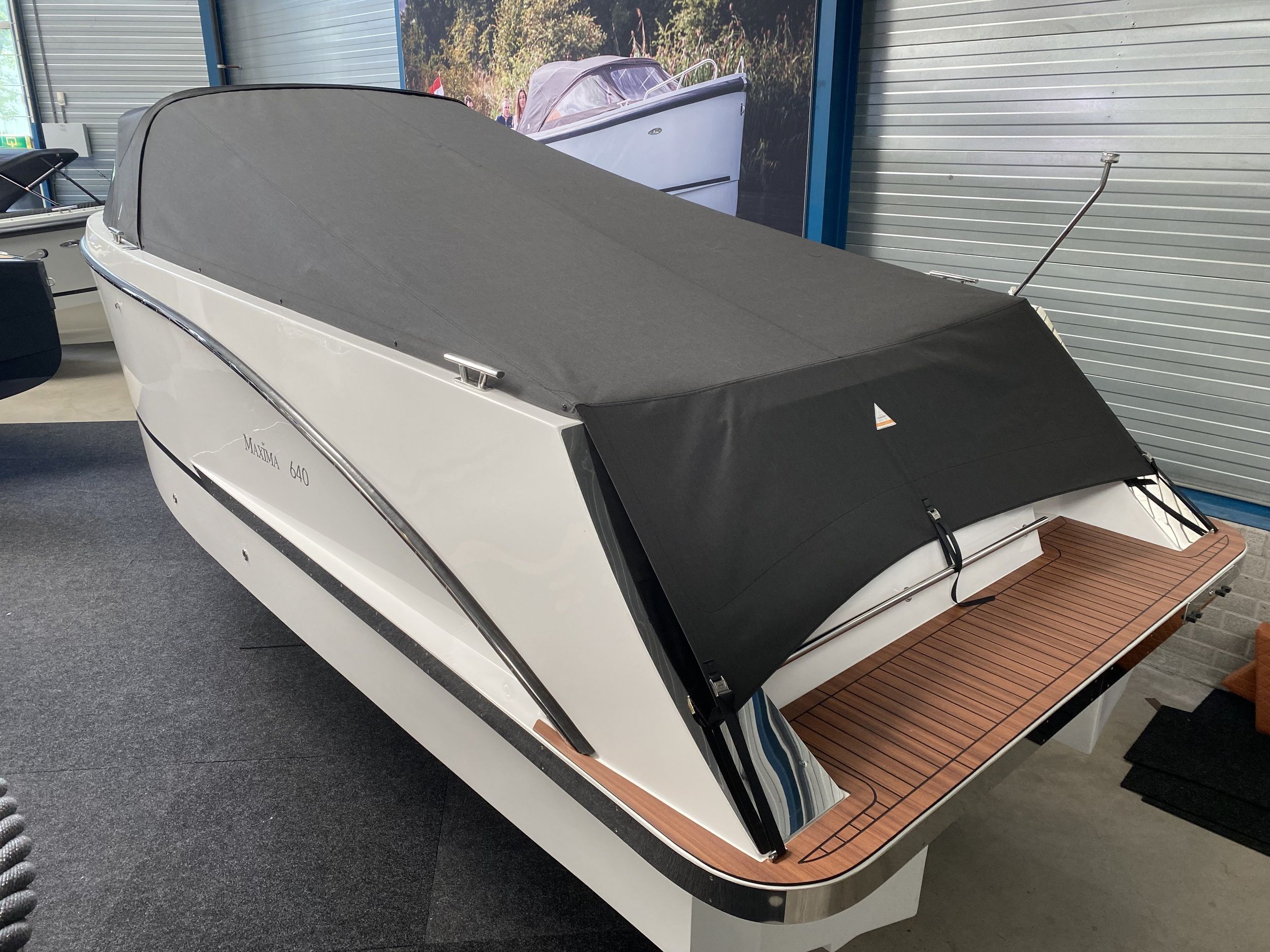 Maxima 640 Tender