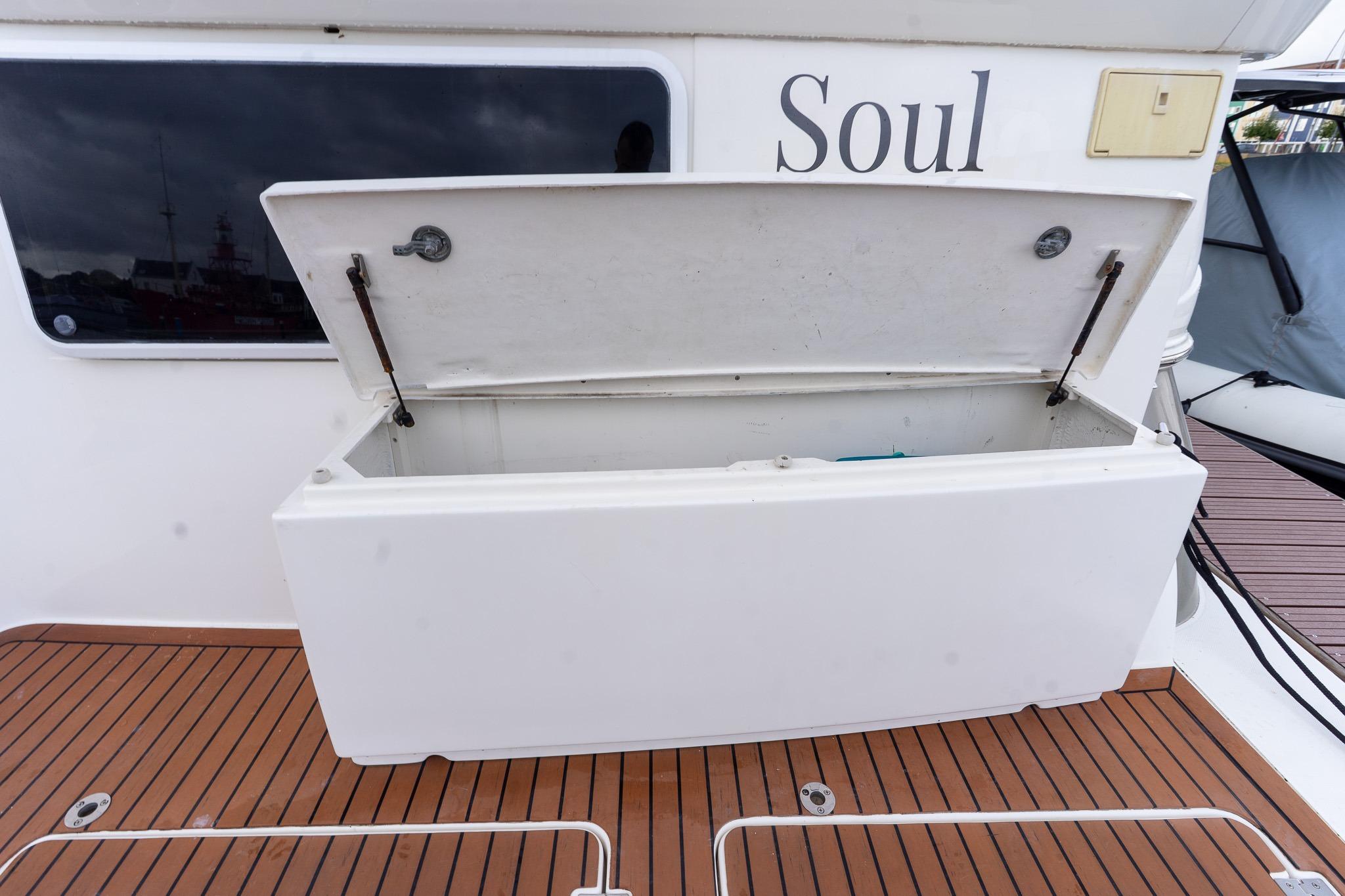 Cruisers Yachts 415 Express Motoryacht