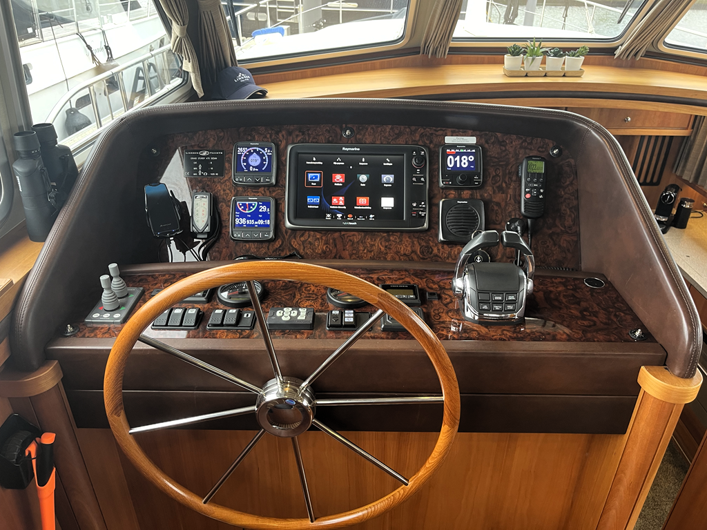 Linssen Grand Sturdy 470 Sedan Wheelhouse