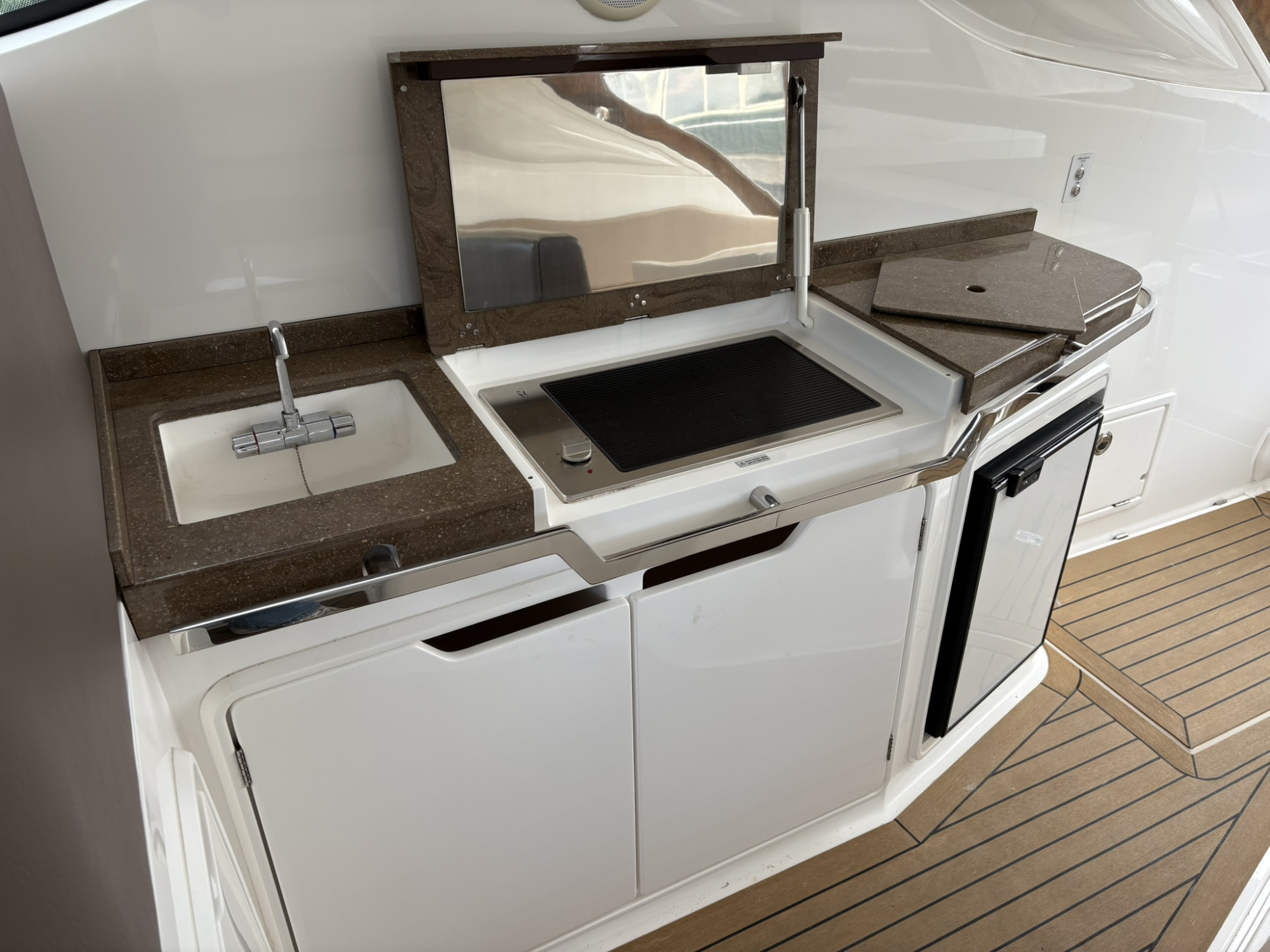 Galeon Yachts Galeon 405 HTL met 2x Volvo Penta D4 260 pk