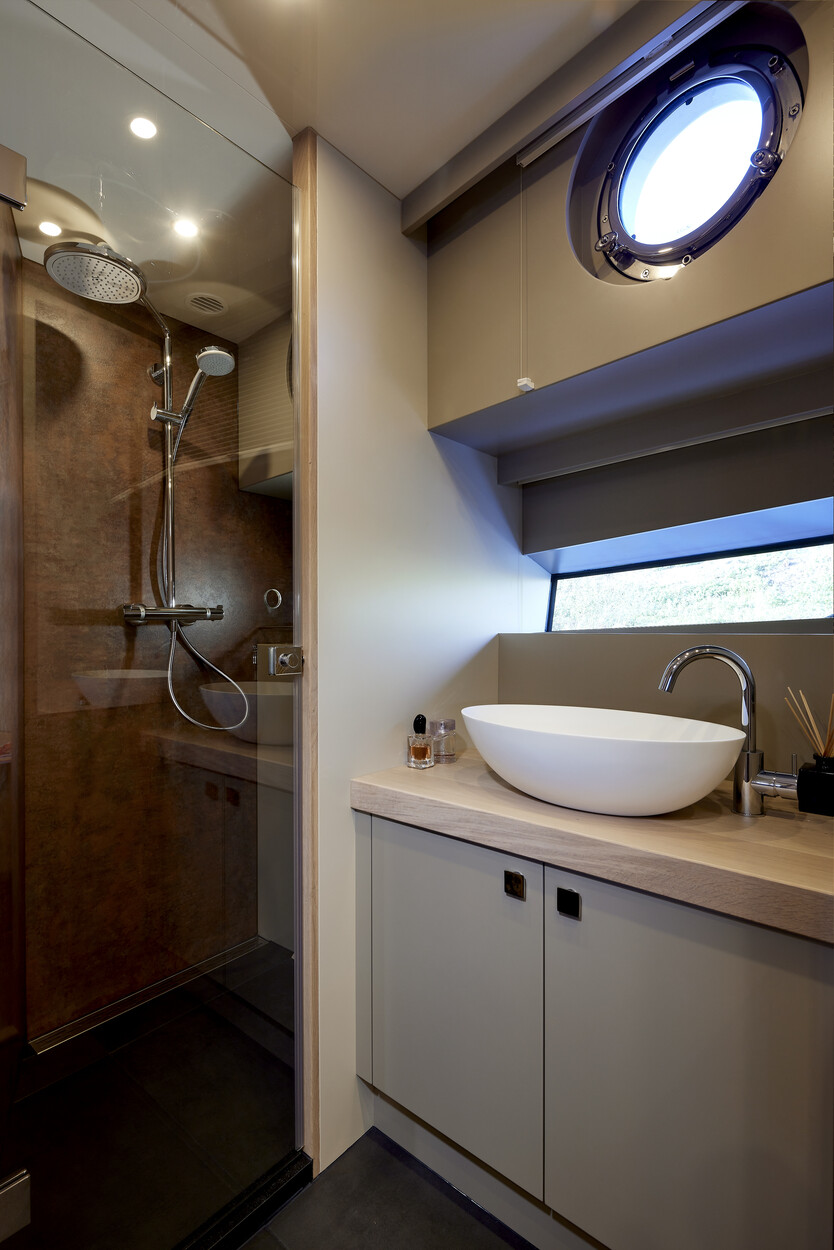 Van den Hoven Voyager 50