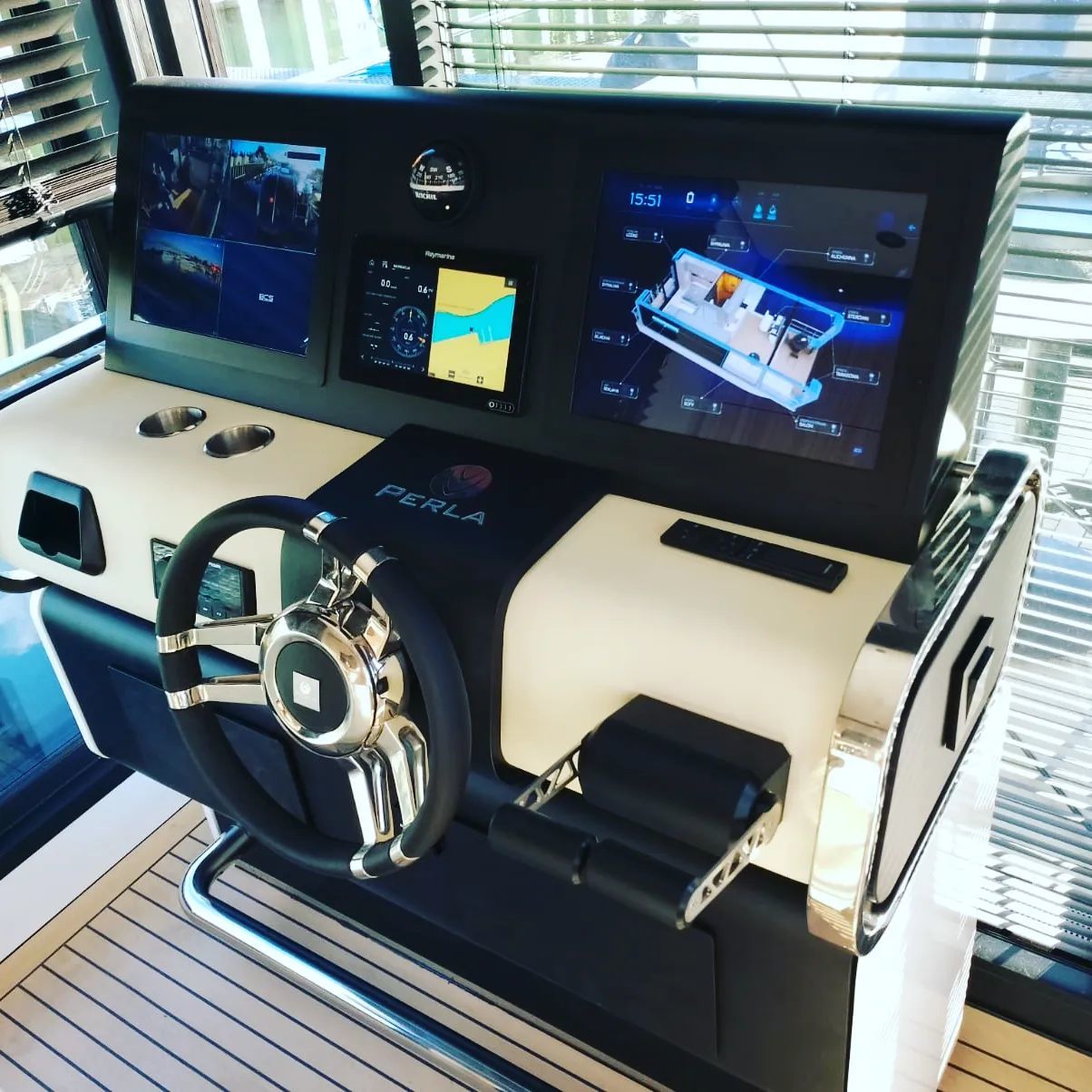 Perla Houseboat E-vision 42