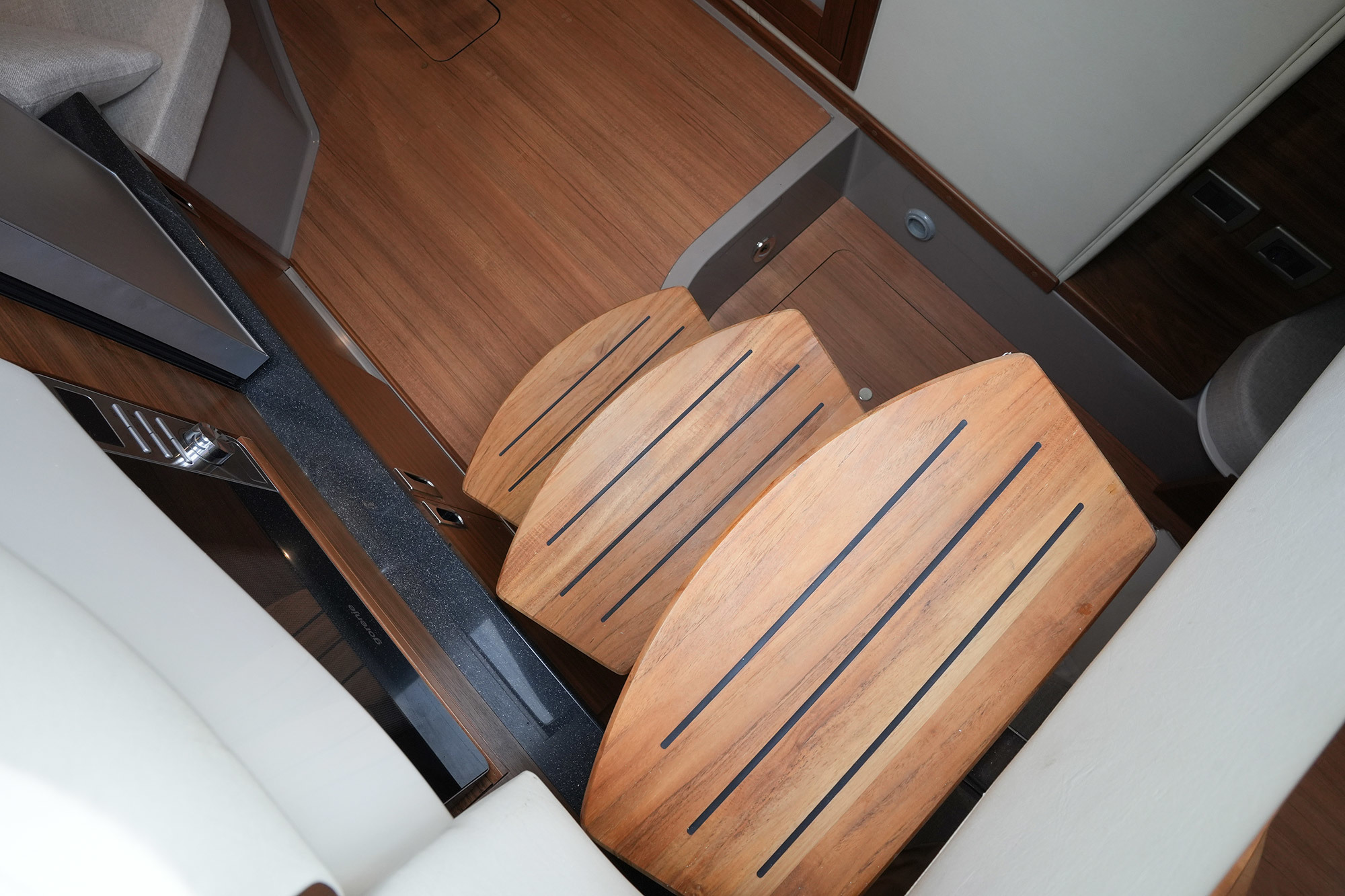 Sea Ray Sundancer 320