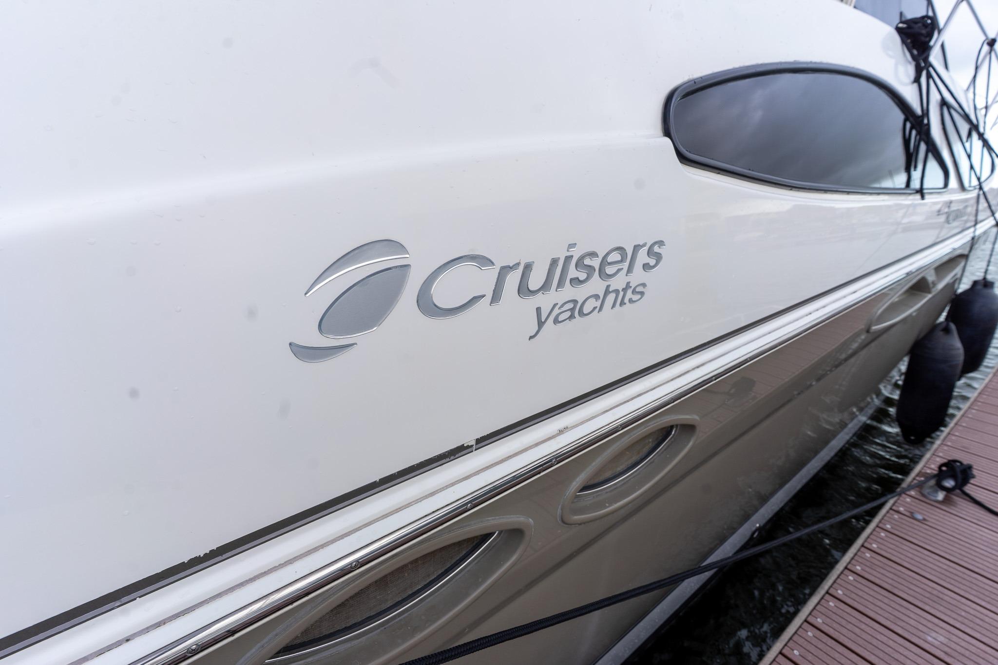 Cruisers Yachts 415 Express Motoryacht