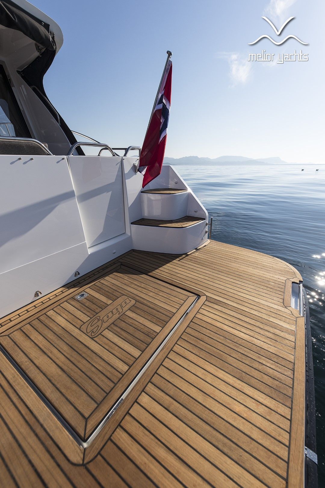 Saga 385 - Edition Walnut Interior