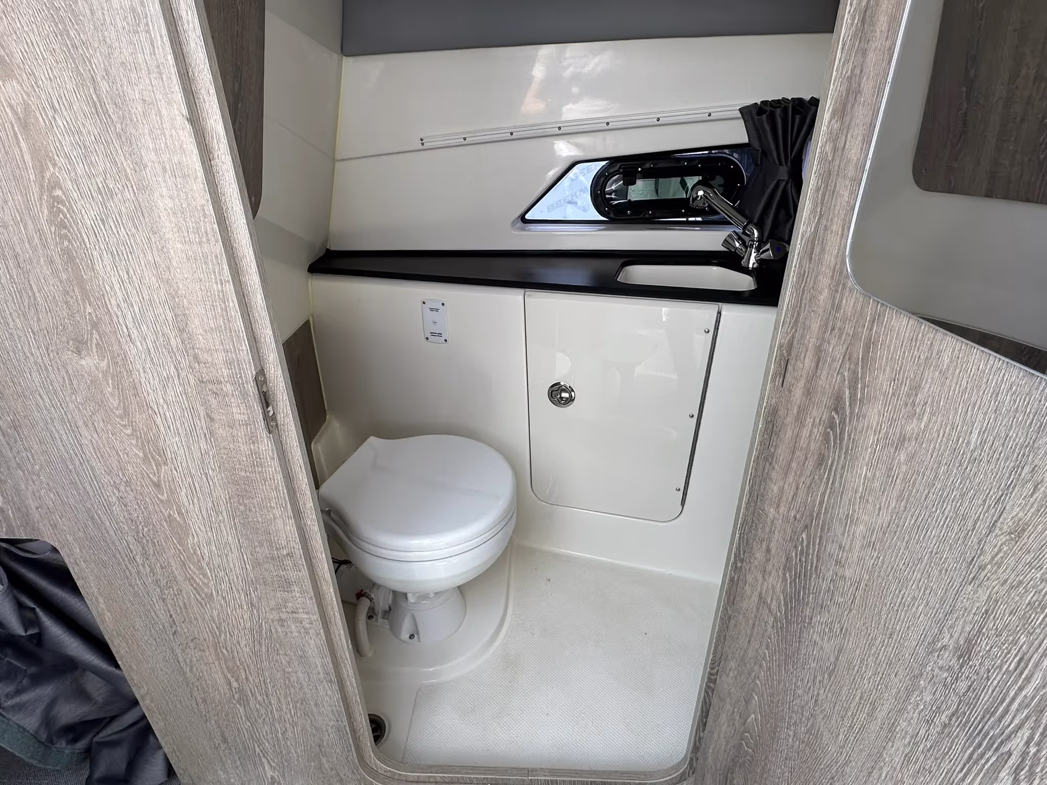 Quicksilver 875 Sundeck