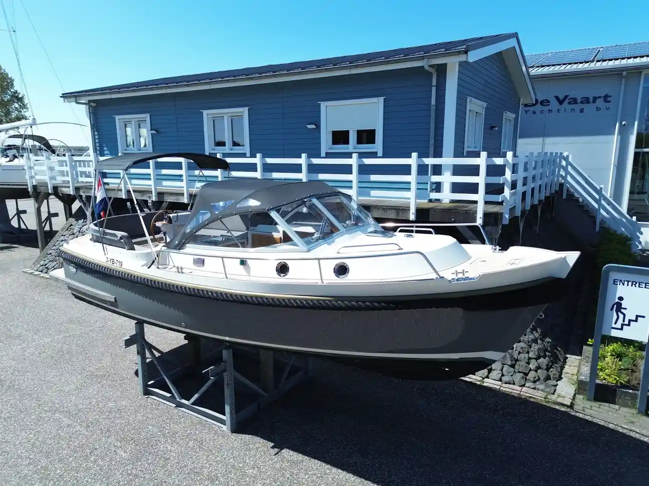 Intercruiser 27 Cabin
