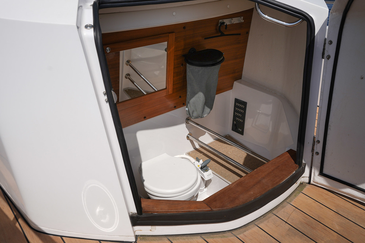 Axopar 28 Cabin
