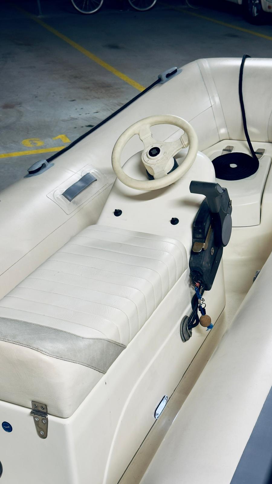 Avon 315 RIB