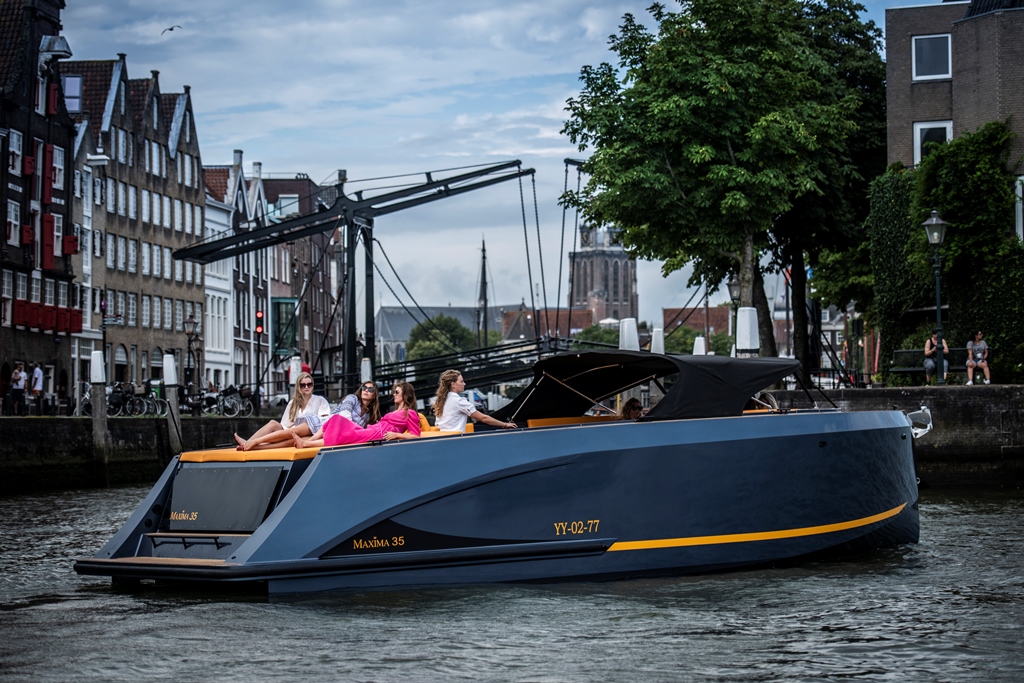 Maxima Boats 35