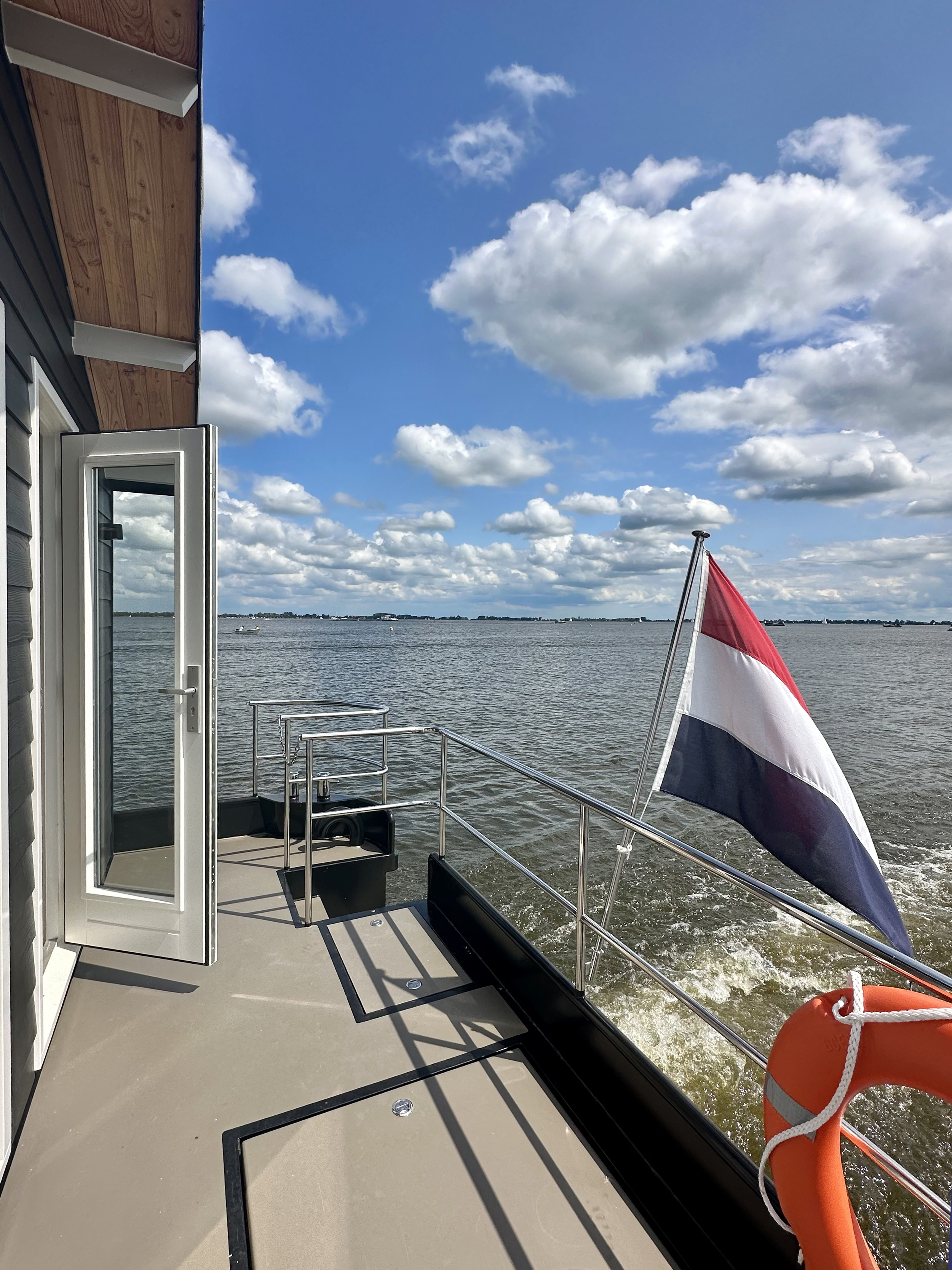 HOMESHIP VaarChalet 1250D Luxe Houseboat