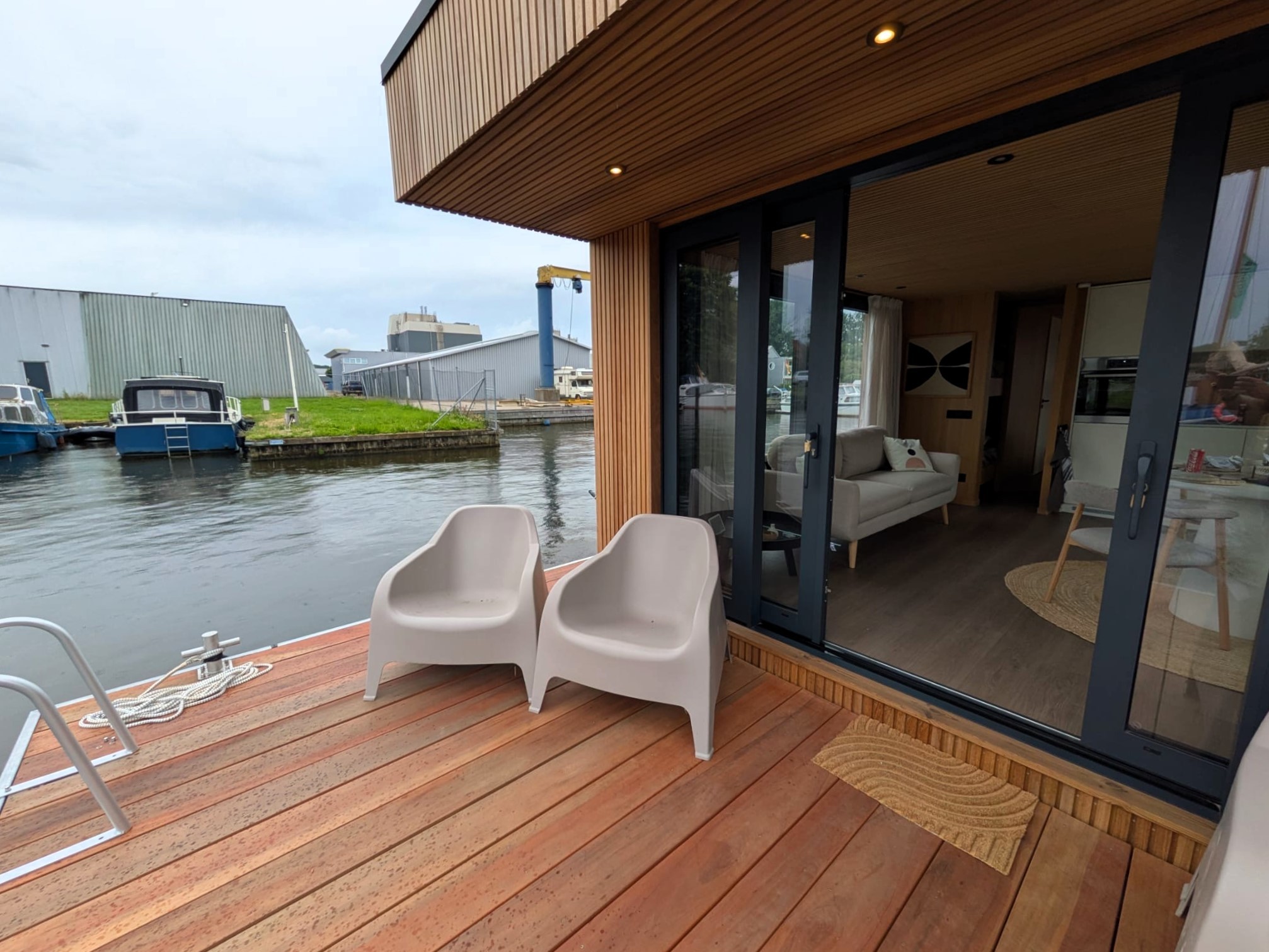 Surla 12 Houseboat Terherne (koop)ligplaats Beschikbaar