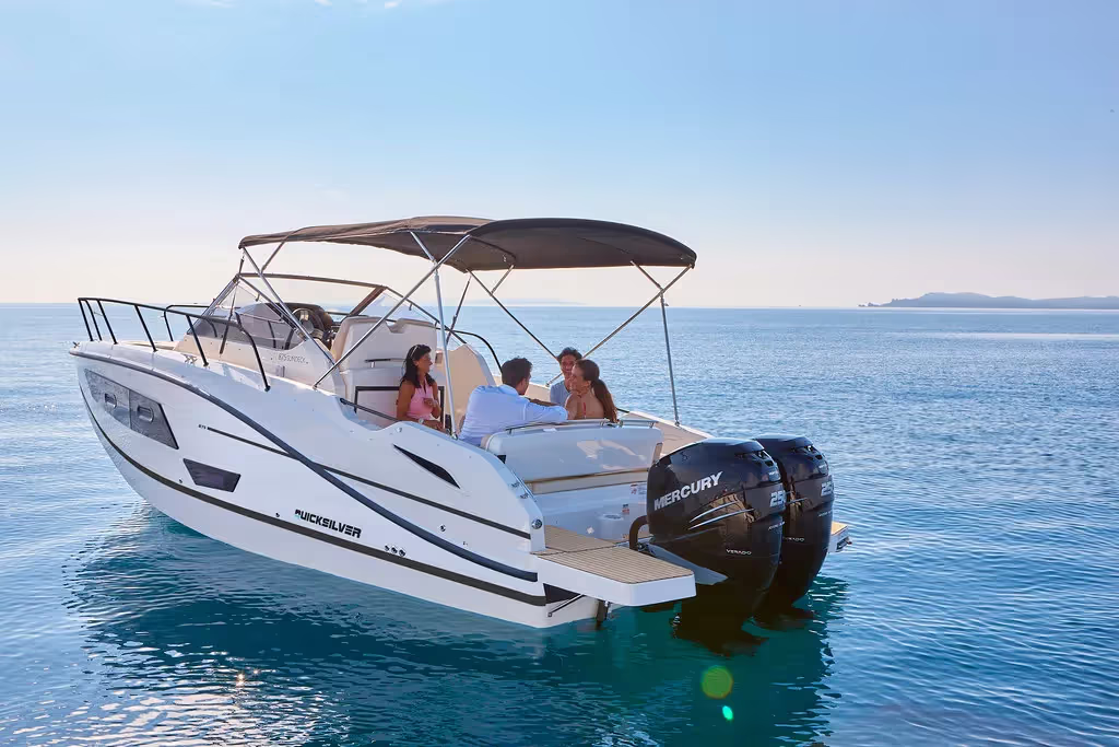 Quicksilver 875 Sundeck