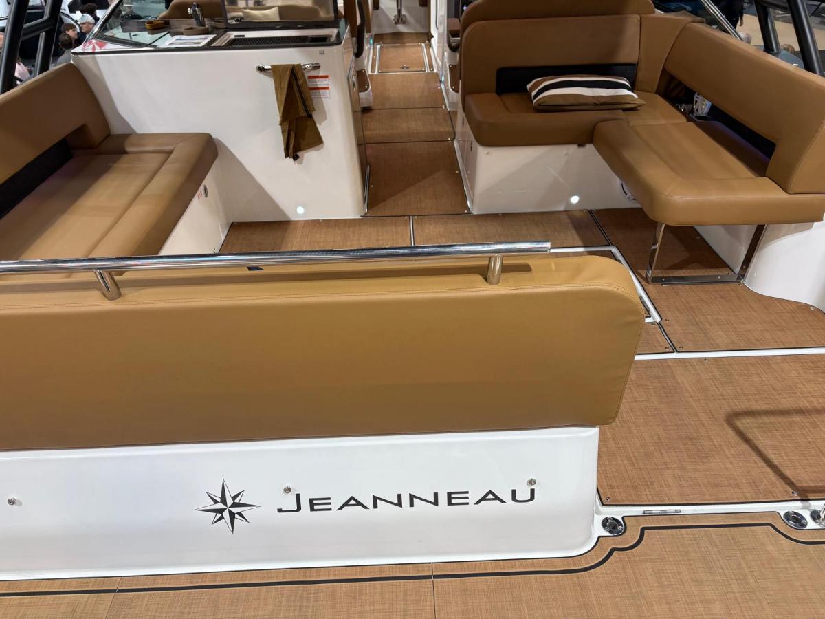 Jeanneau TH33 Twin-Hull