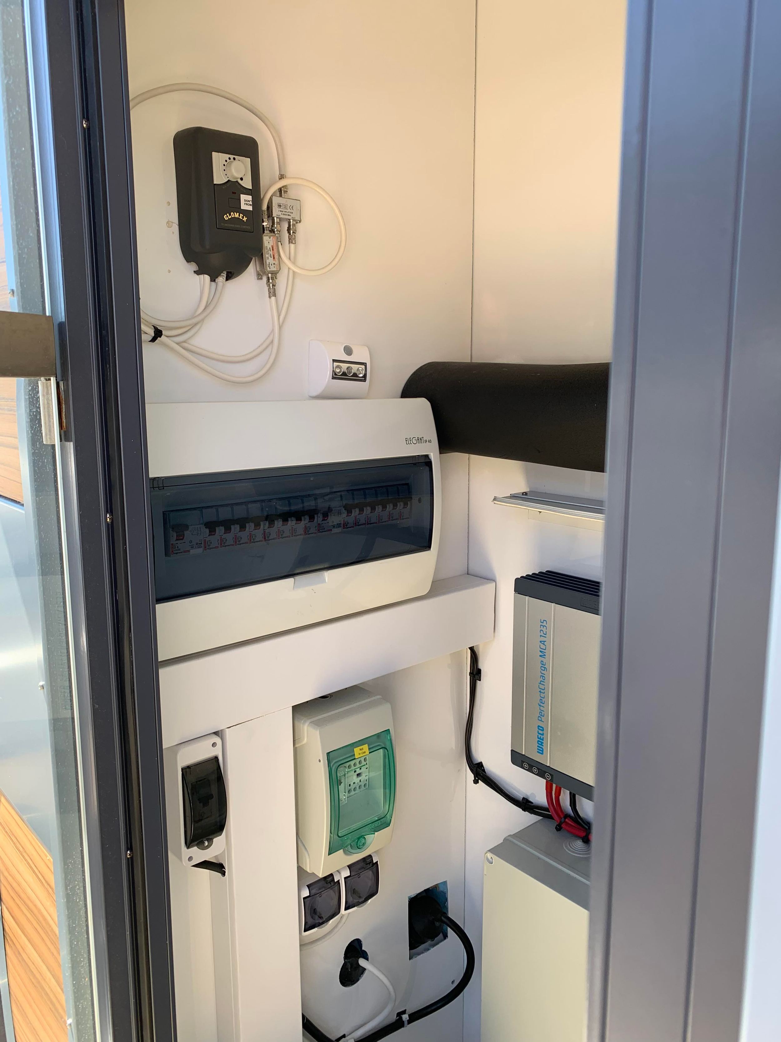 Waterbus Optima Houseboat