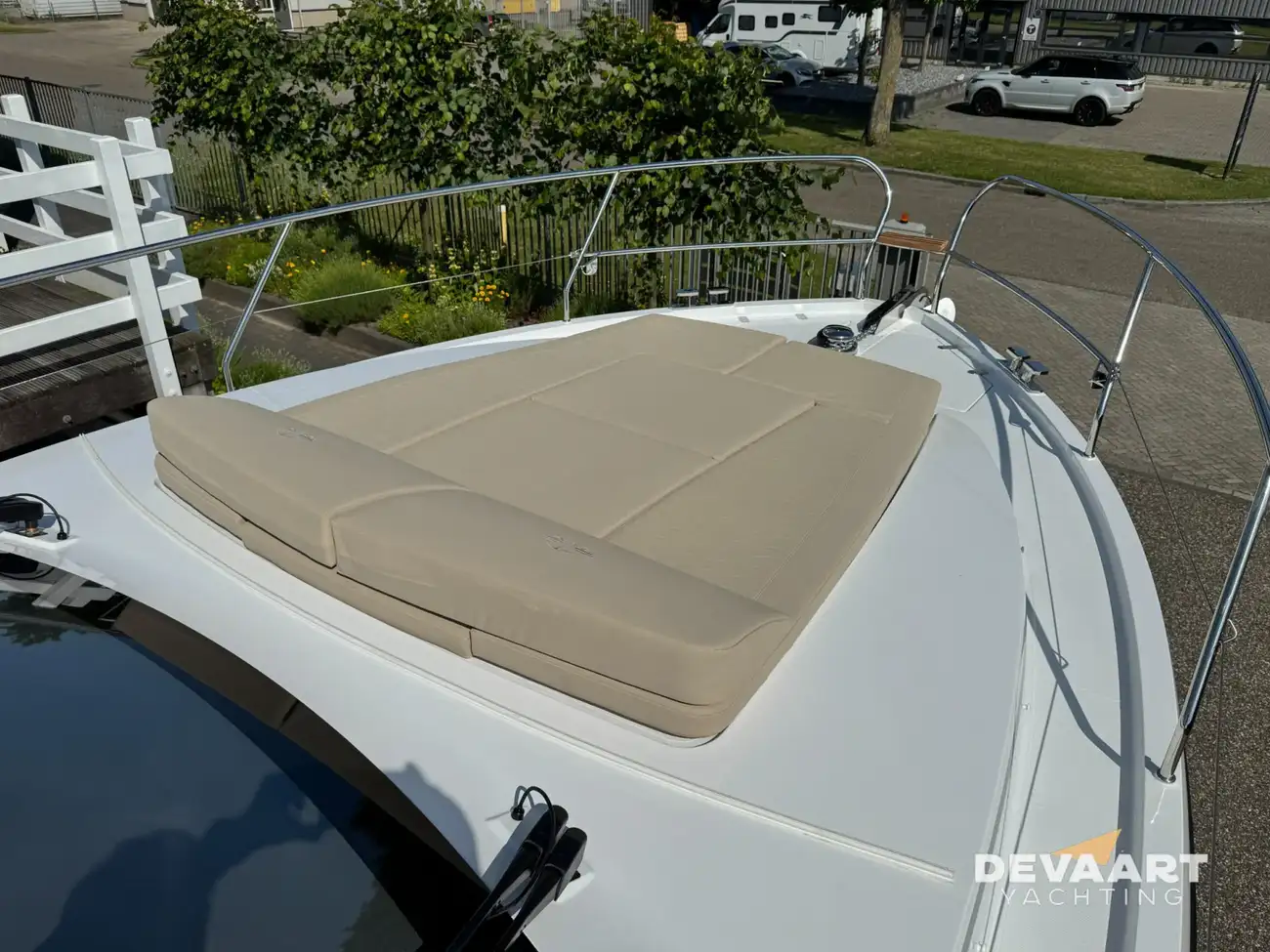 Sealine S335