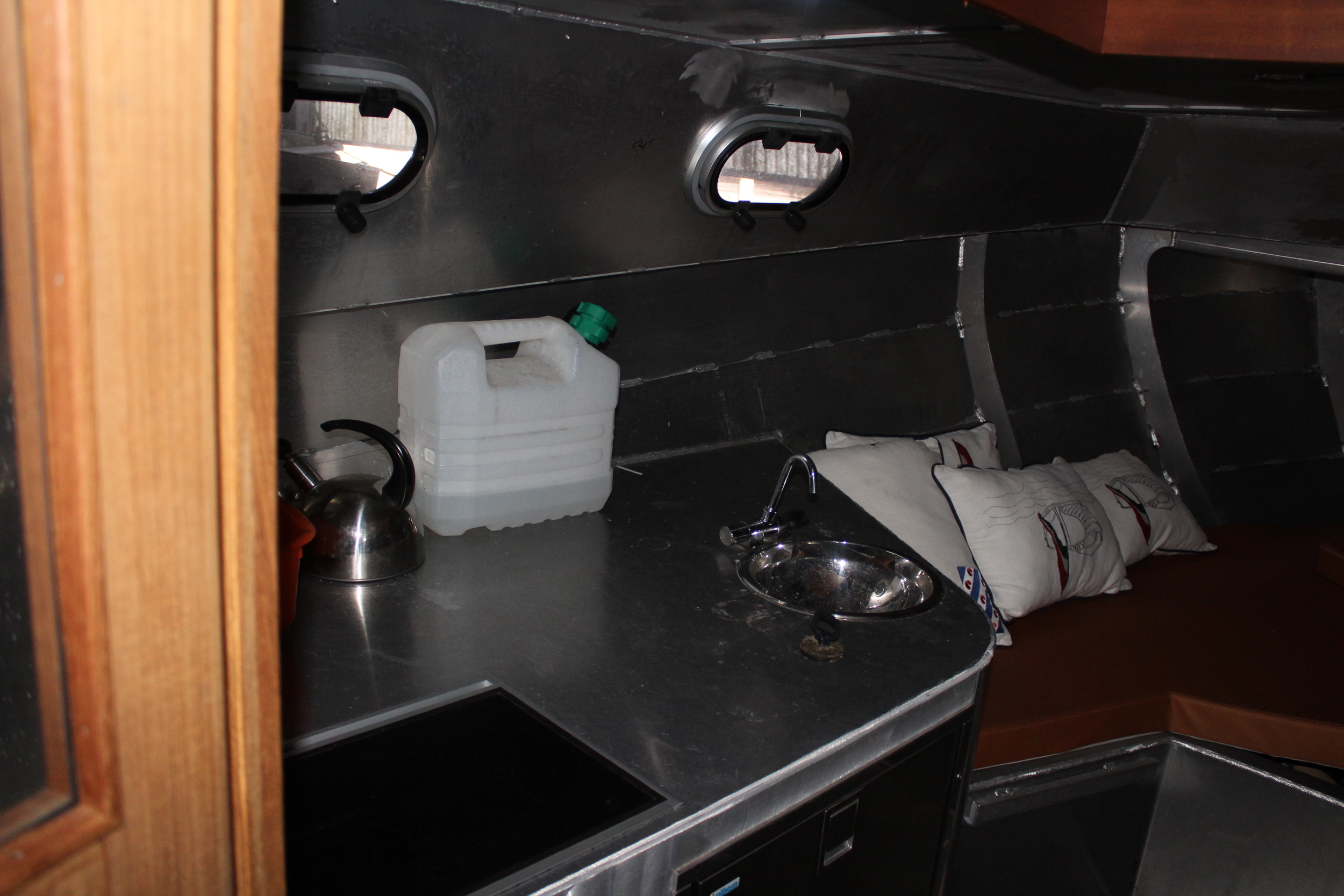 Black Fish Cabin 850 XL