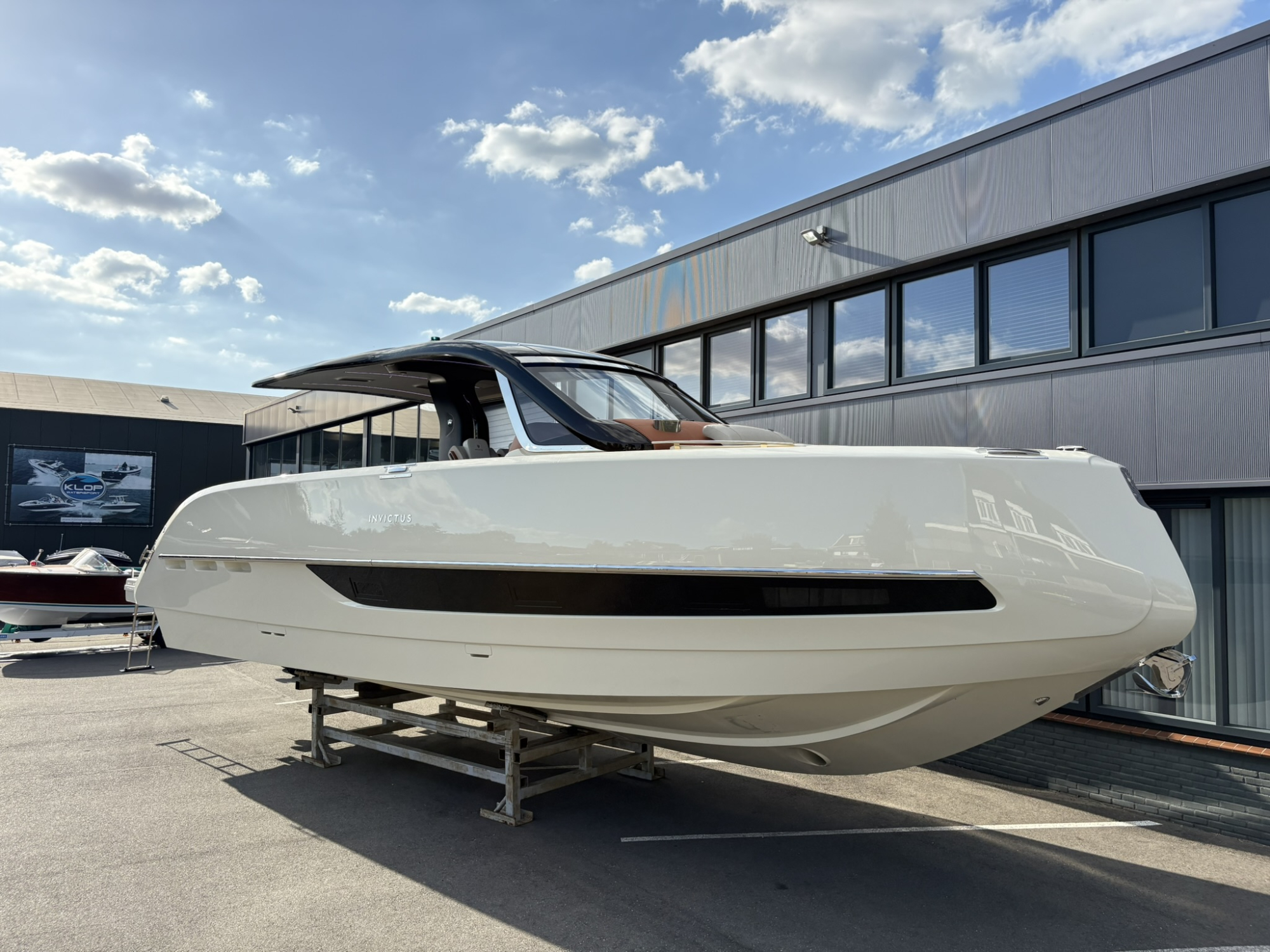 Invictus yachts Invictus 420 TT  met 2x 440 pk Volvo Penta D6 - Nieuw binnen!