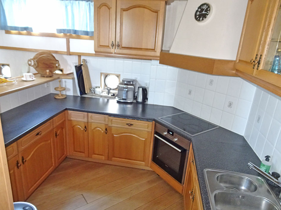 Luxe Motor 36.72, CBB Rijn