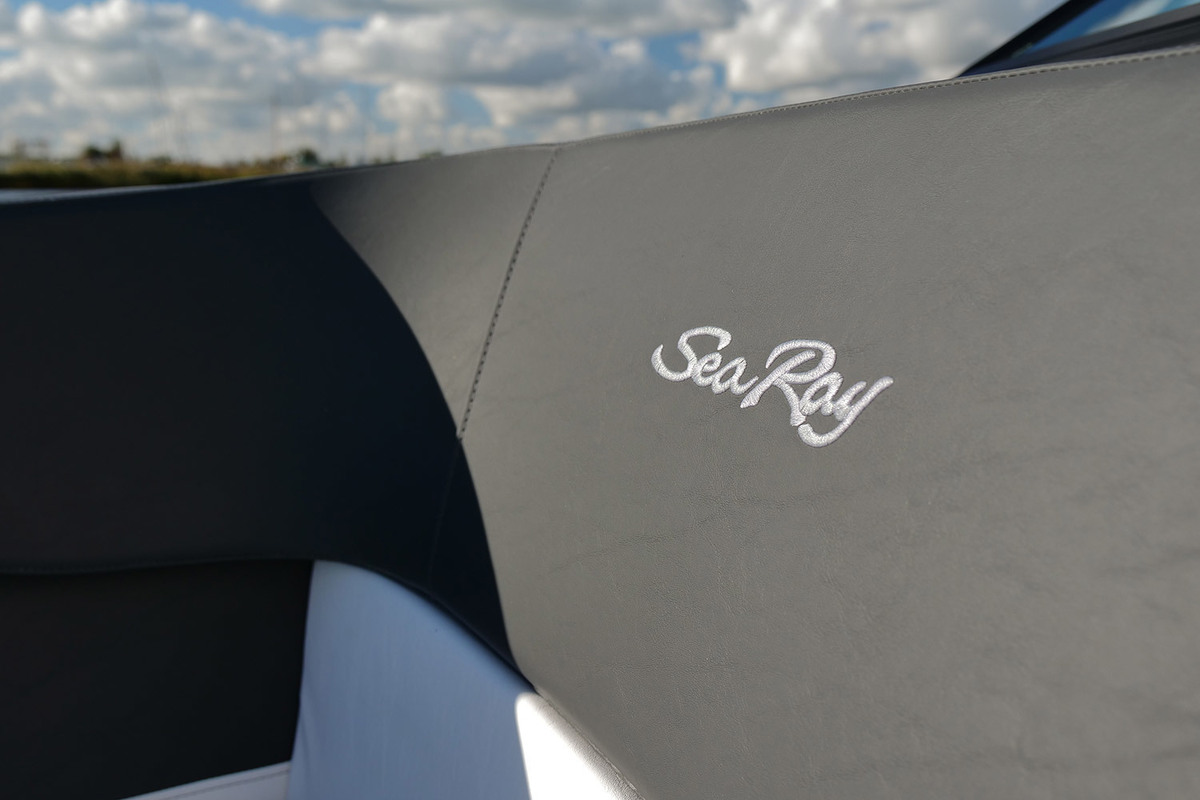 Sea Ray SPX 230