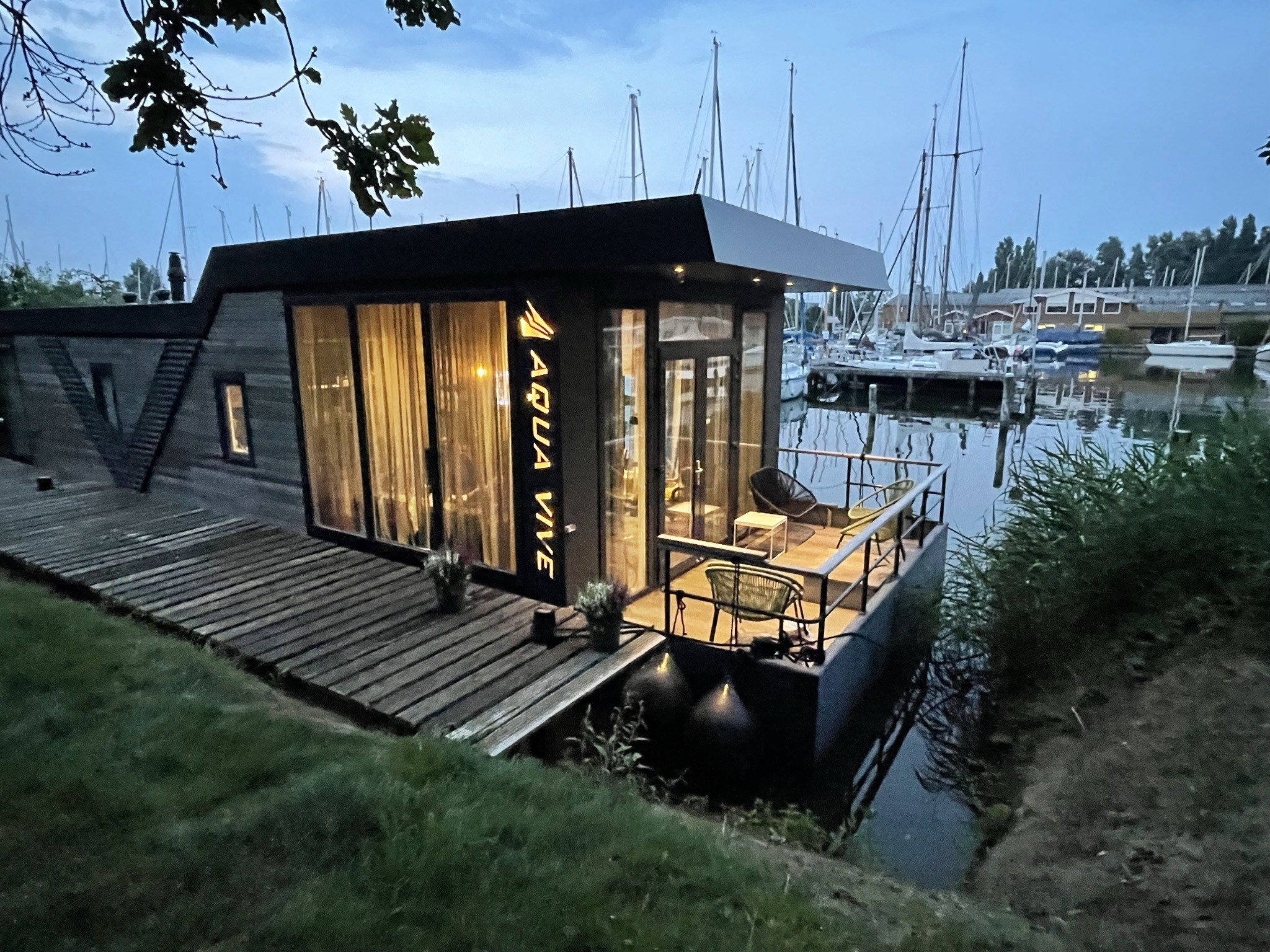 Aquavive Houseboat 1500 Met Vaste Overneembare Ligplaats In Warns