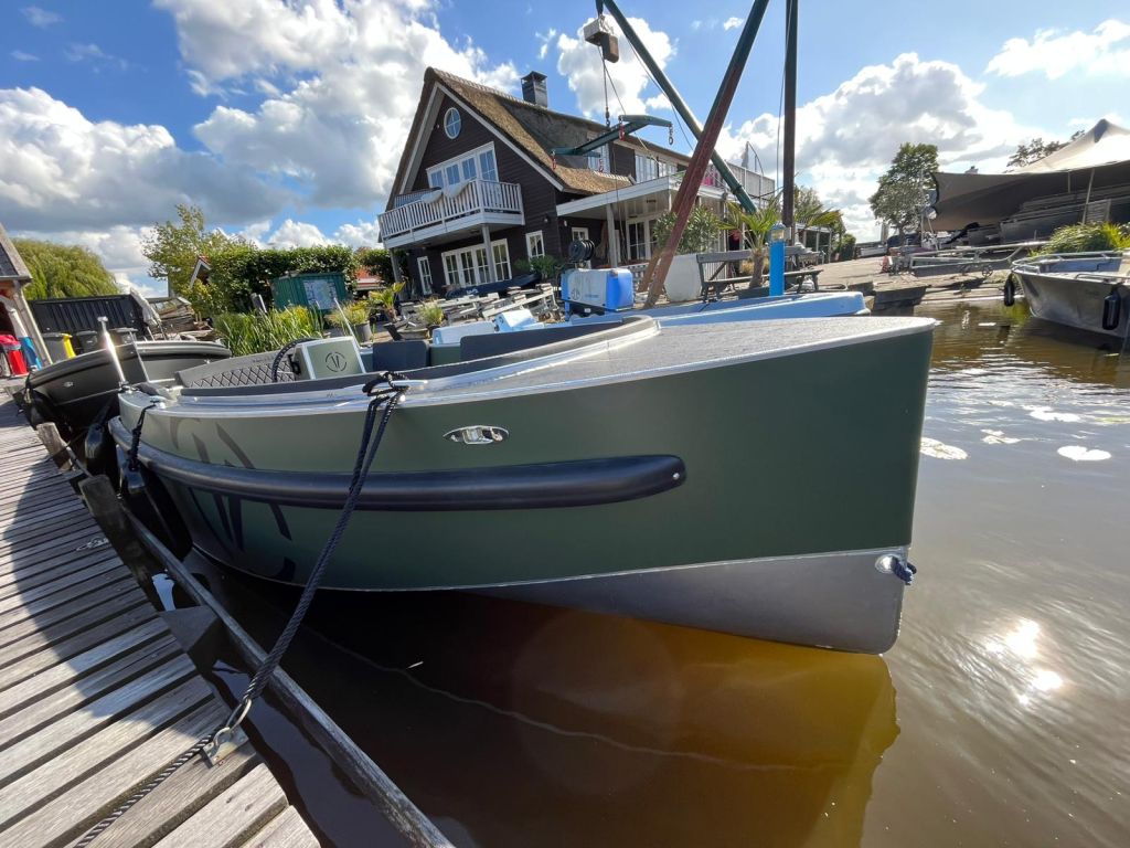 Van Vossen 650 plugin E tender aluminium elektrisch