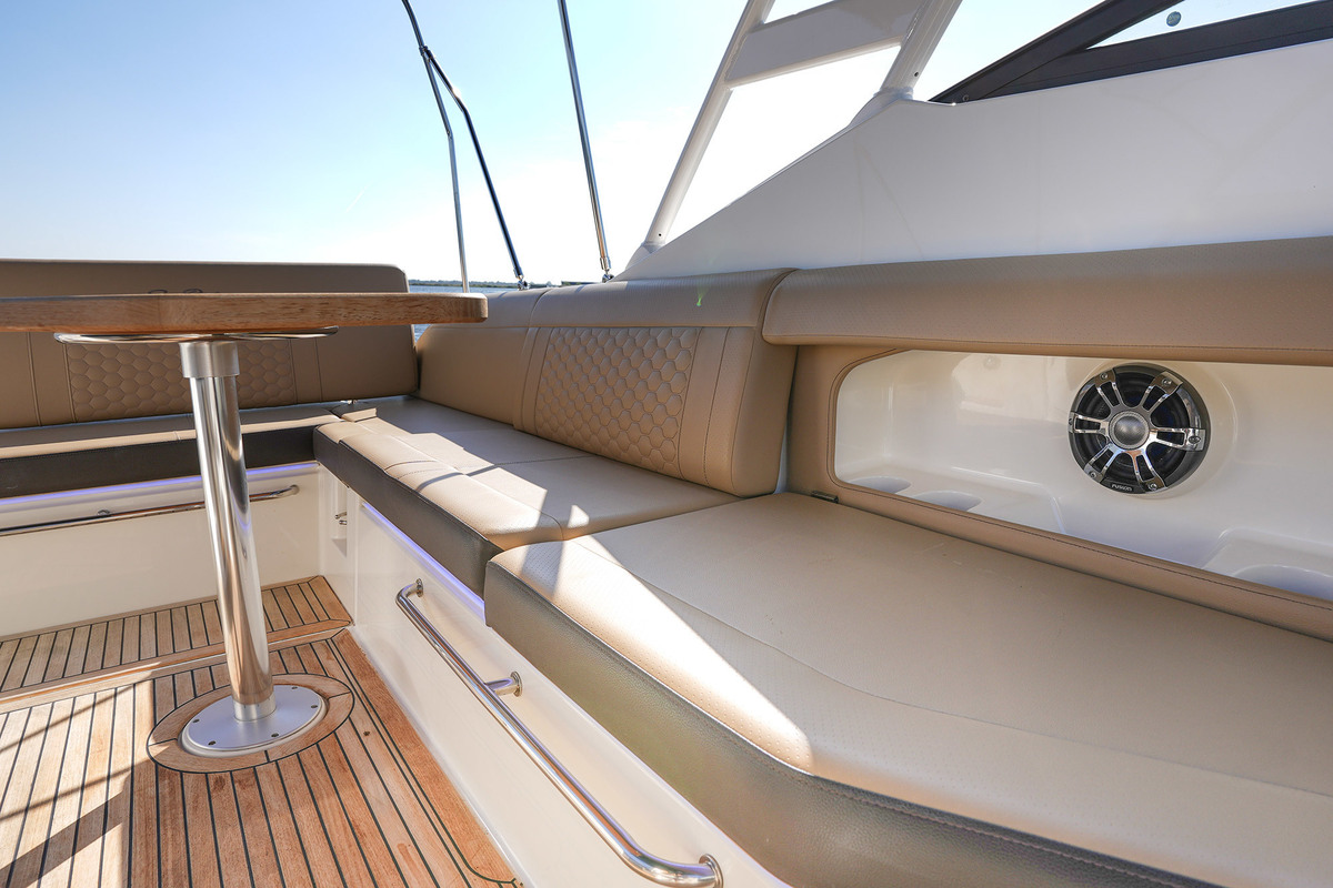 Sea Ray Sundancer 290